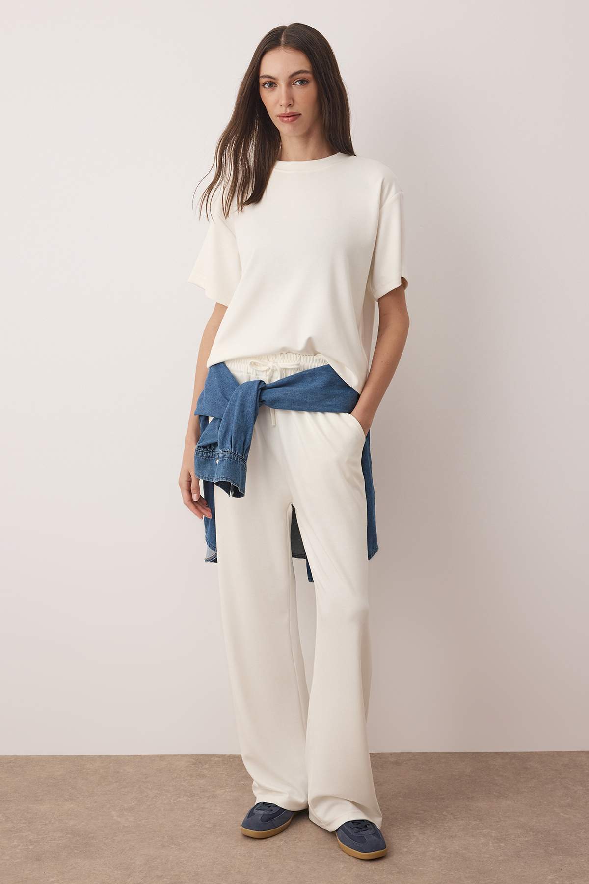 Trendyolmilla  Ekru Kısa Kol Bisiklet Yaka Relaxed/Rahat Kalıp Esnek Örme Alt - Üst Takım TWOAW26AU00084