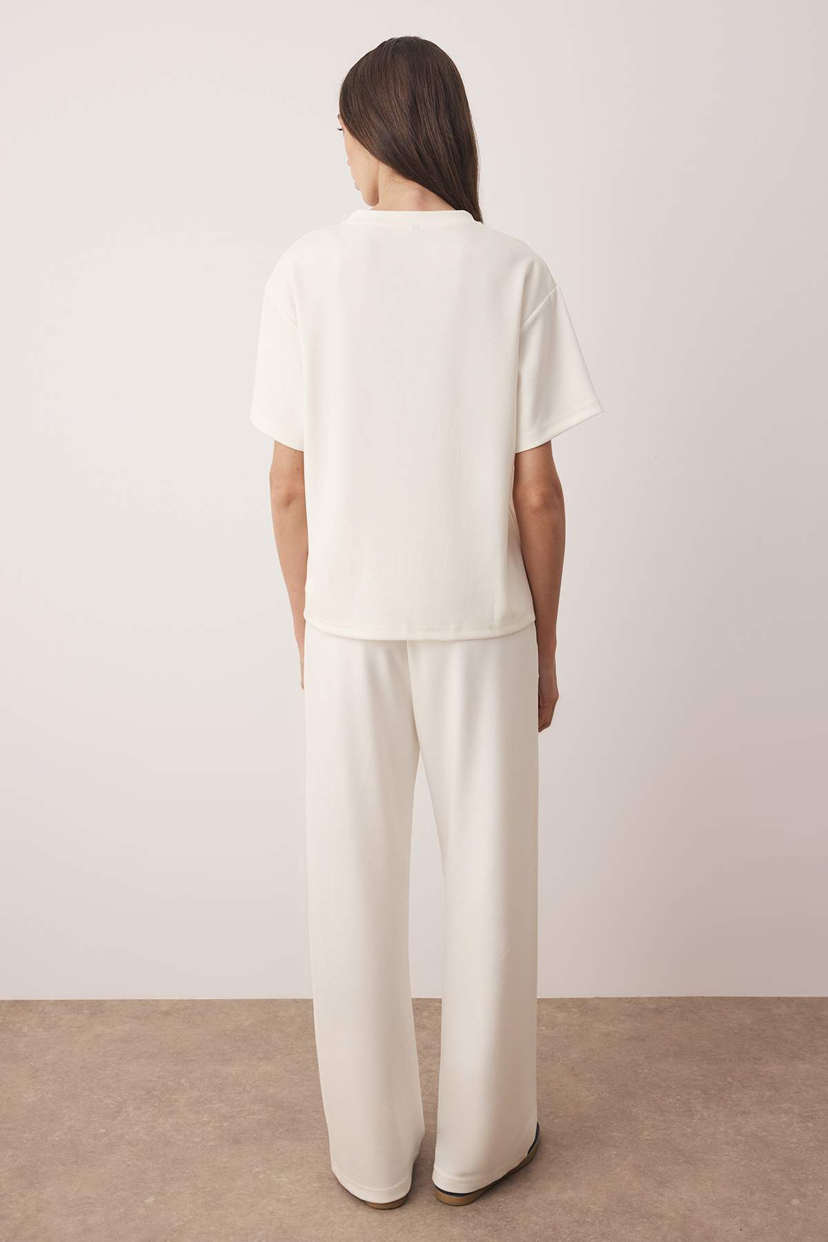 Trendyolmilla  Ekru Kısa Kol Bisiklet Yaka Relaxed/Rahat Kalıp Esnek Örme Alt - Üst Takım TWOAW26AU00084 - Görsel 4