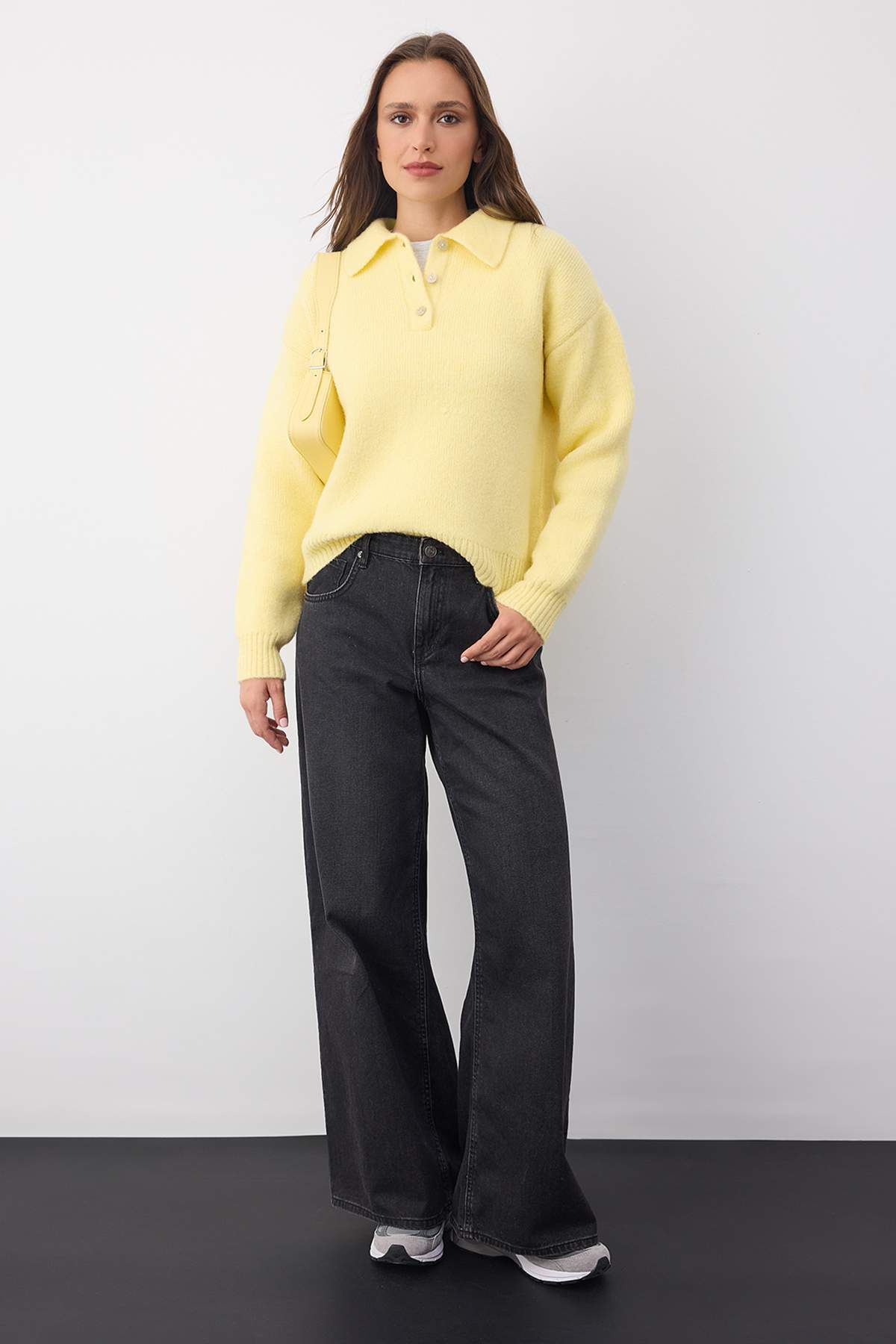 Trendyolmilla  Wardrobe Essentials Sarı Basic Geniş Kalıp Özel İplikli Triko Kazak | TWOAW26KZ00072 - Görsel 2