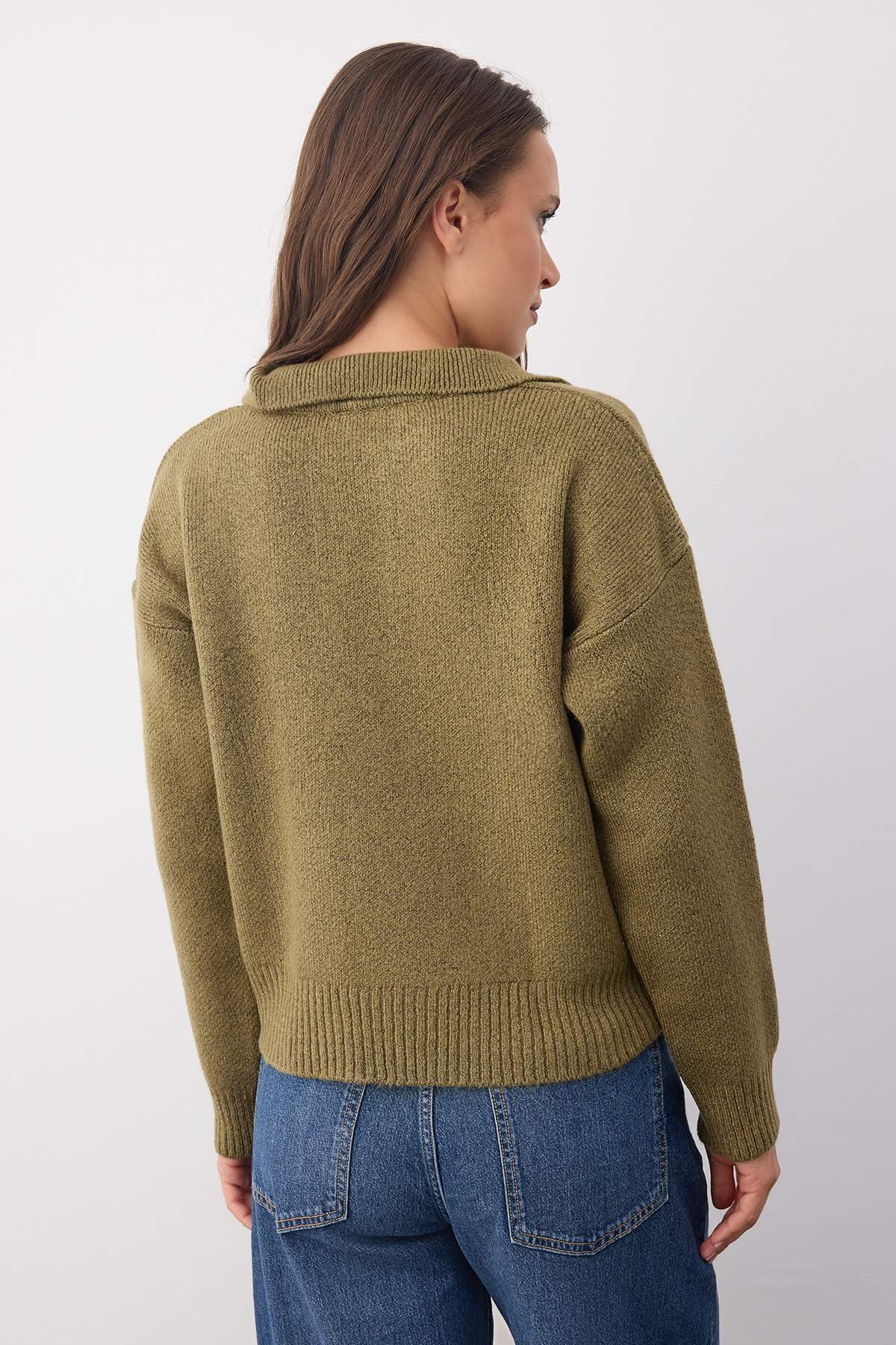 Trendyolmilla  Wardrobe Essentials Haki Yumuşak Dokulu Geniş Kalıp Triko Kazak | TWOAW26KZ00087 - Görsel 4