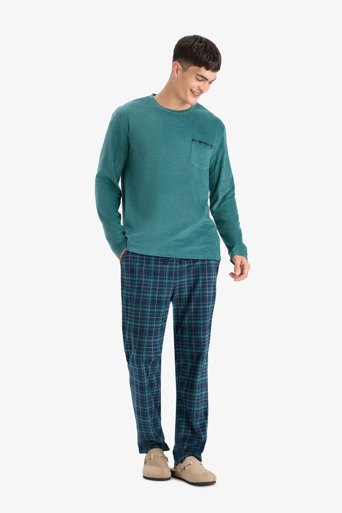 DeFacto-Regular Fit Fleece Pajamas Set Long Sleeve Top with Pattern Long Bottom D0047Ax24Wn 2