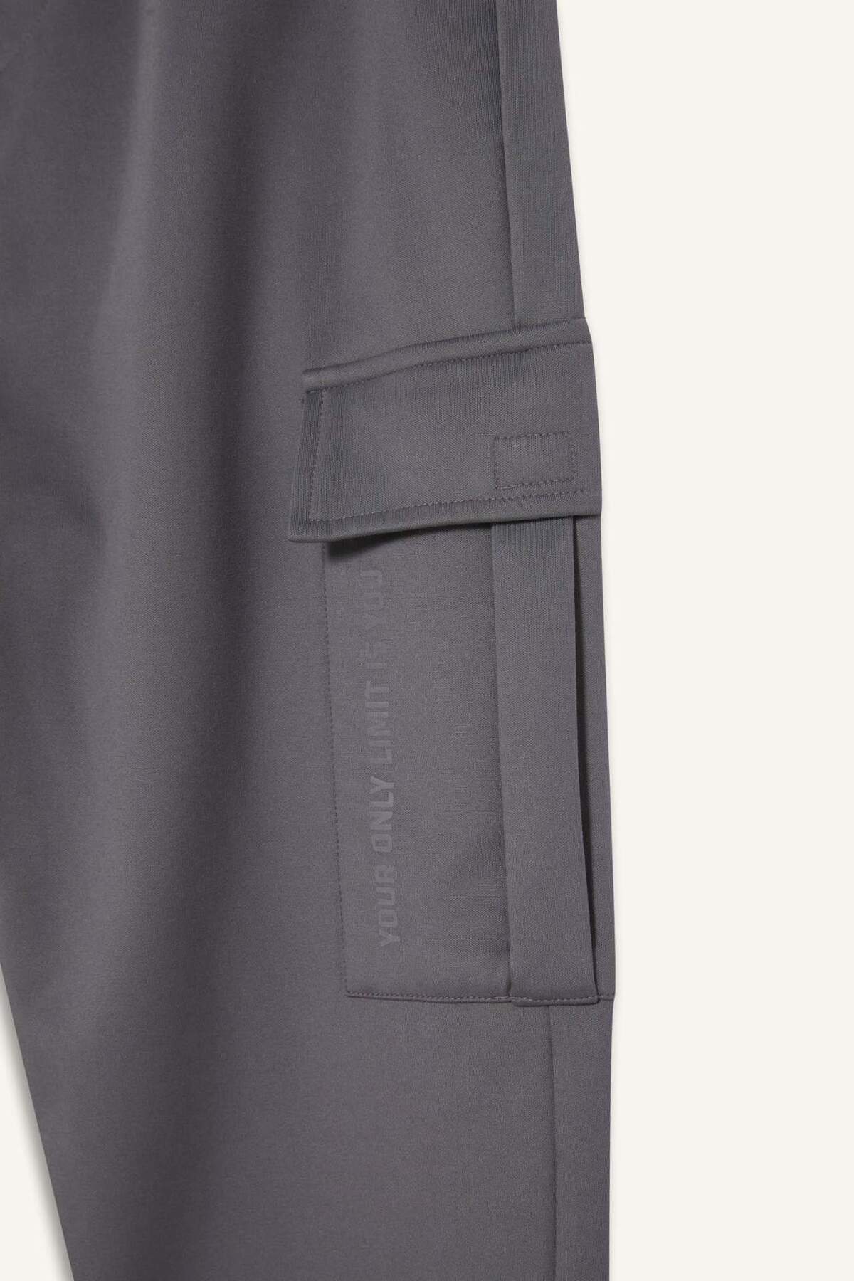 DeFacto-Defactofit Sports Jogger Sweatpants Standard Fit Three Pockets Lace-Up Waist Elastic Leg D3741Ax24Wn 7