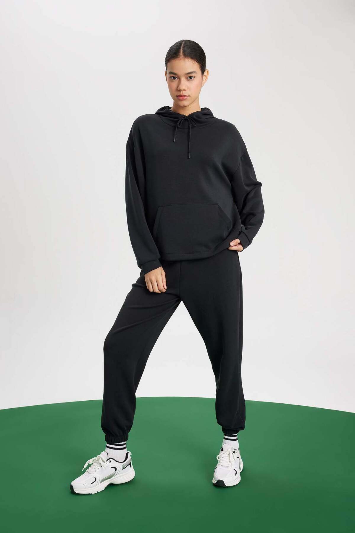 DeFacto-Defactofit Sports Jogger Sweatpants Standard Fit Modal Double Pockets Basic Plain B1794Ax24Sp 1