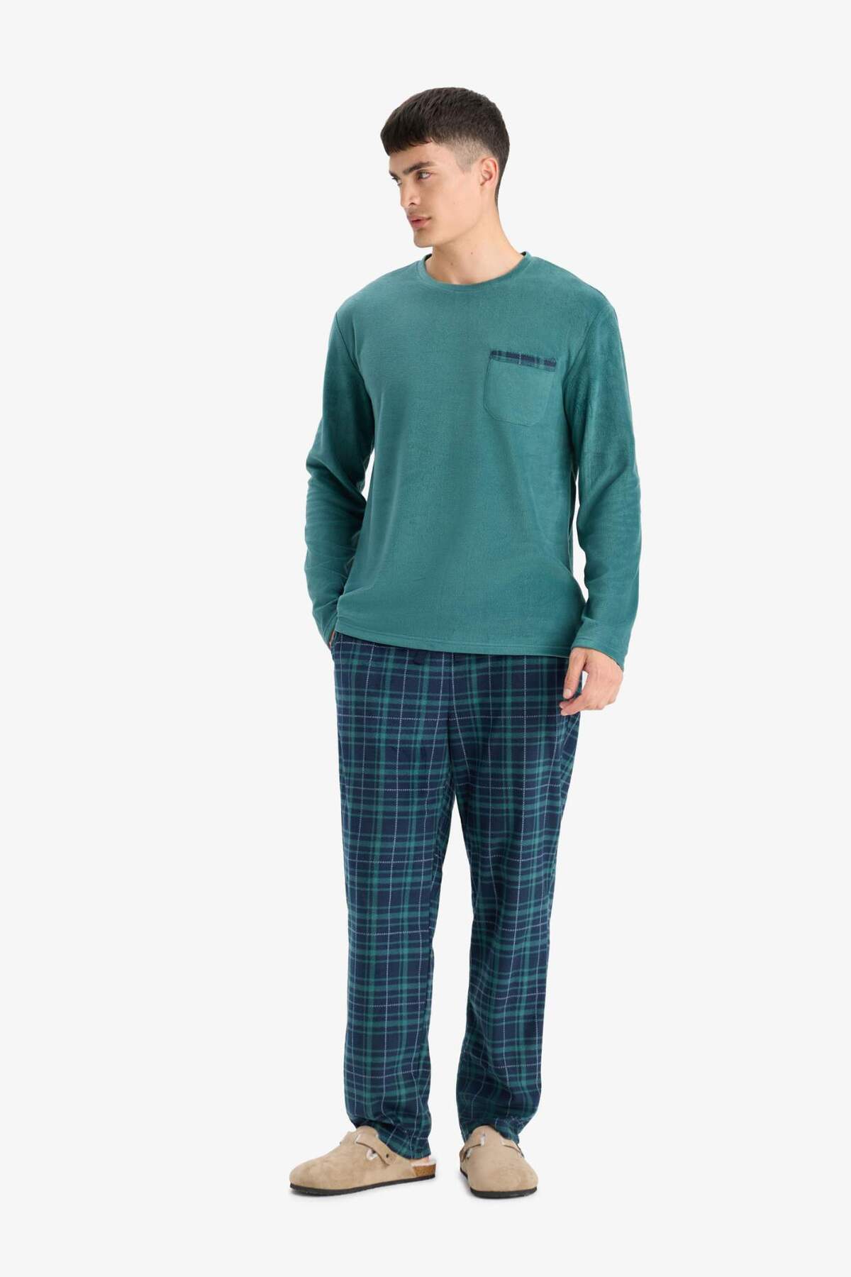DeFacto-Regular Fit Fleece Pajamas Set Long Sleeve Top with Pattern Long Bottom D0047Ax24Wn 3