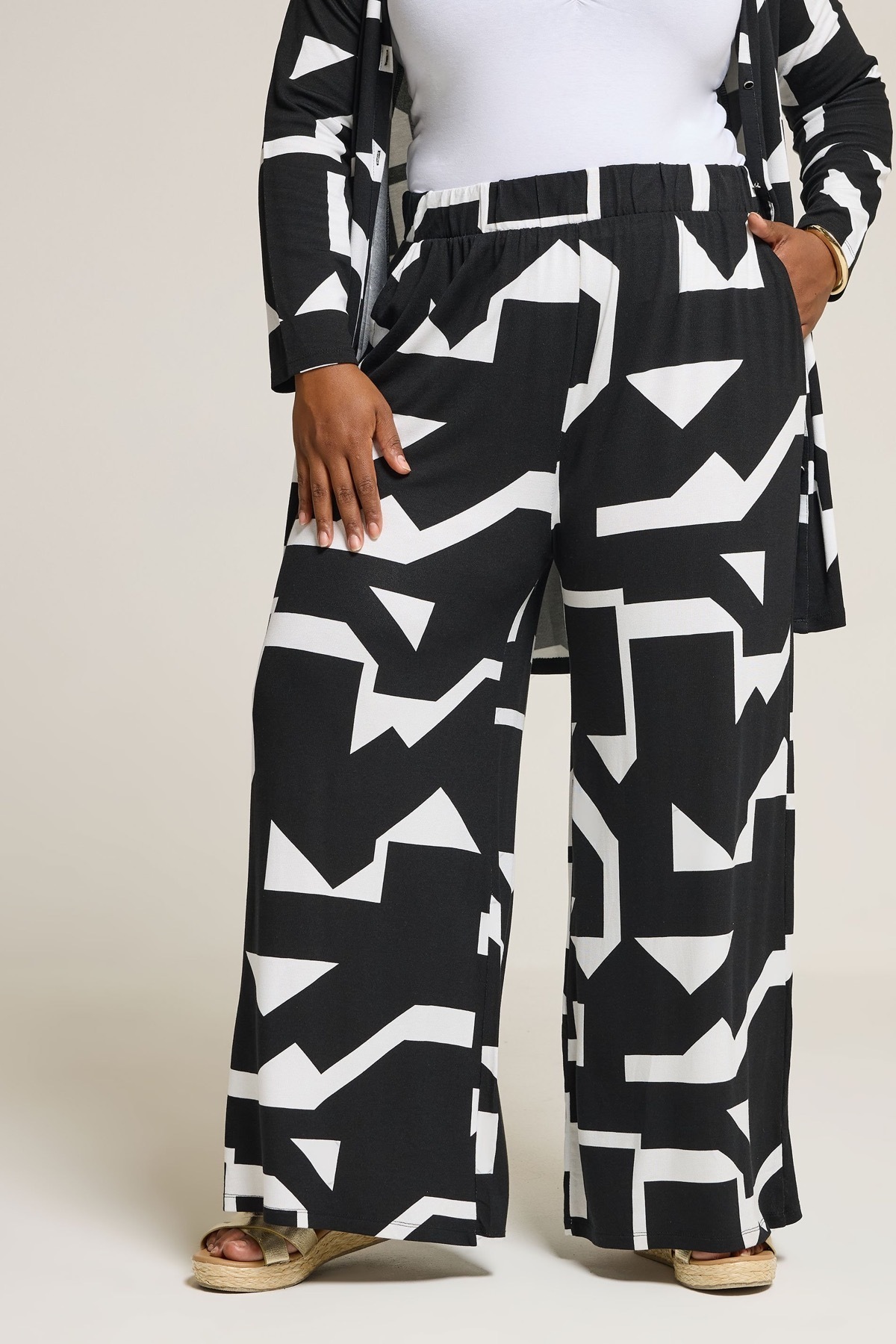 Stil Diva-Plus Size Elastic Waist Abstract Patterned Wide Leg Trousers with Pockets 304089 2