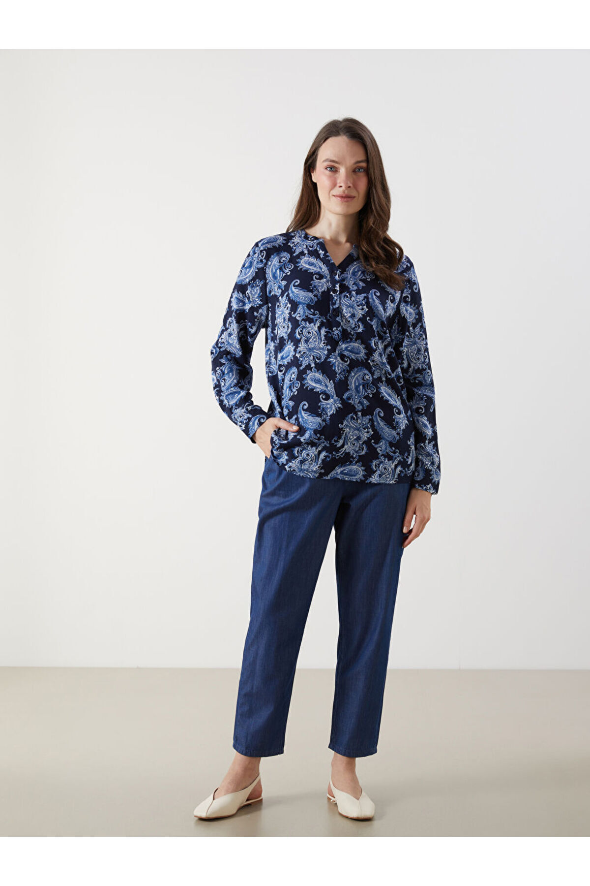 LC Waikiki-Create Your Style from Uzg Store |   Croc Collar Patterned Blouse 3