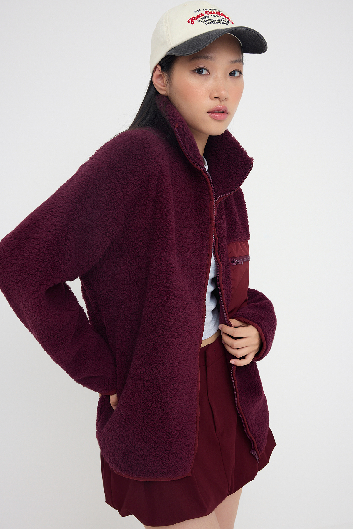 Kolekcia Trendyol Winter Essentials Plum Fleece Zips Stojanový golier Detailné vrecko Pletená mikina TWOAW24SW00071