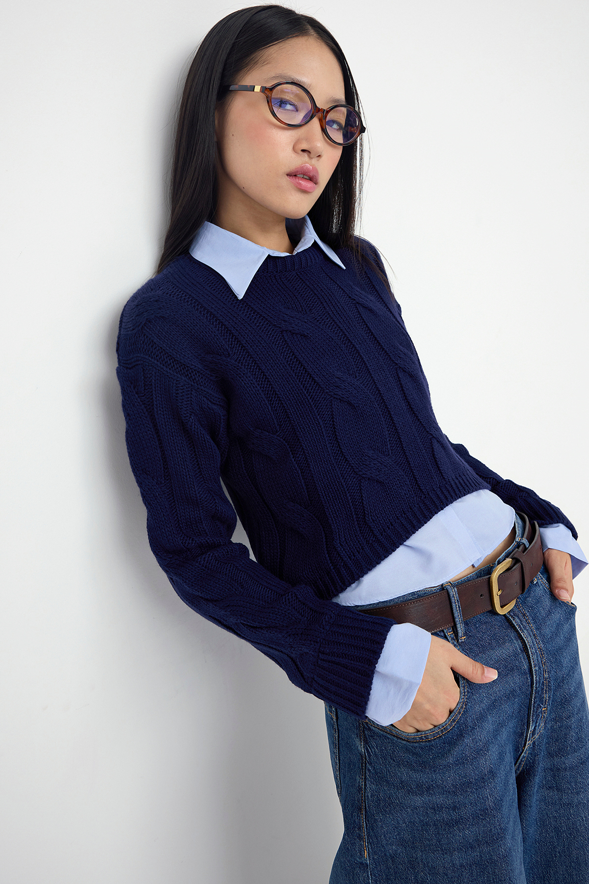 Trendyol Collection Teen Marineblauer kombinierter Crop-Strickpullover TWOAW26KZ00047