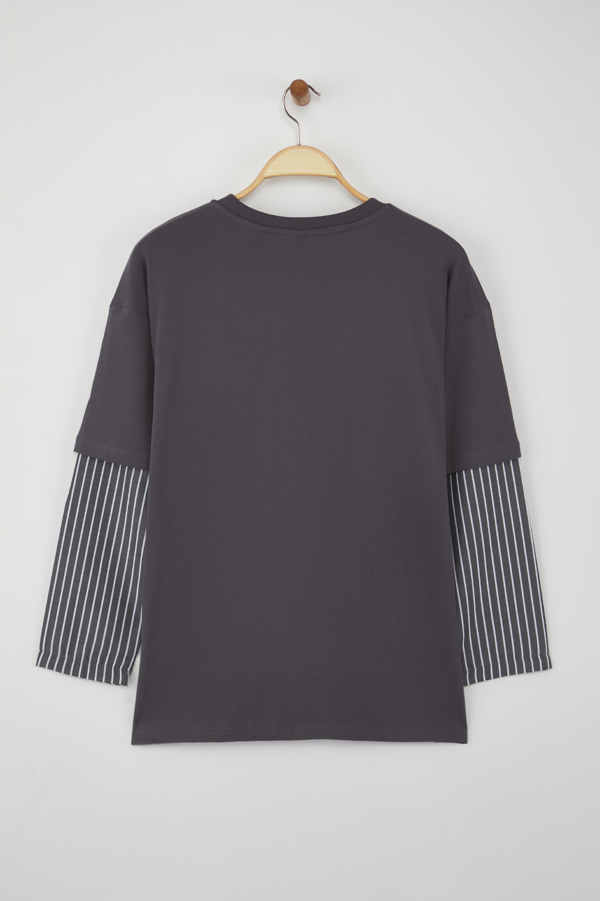 Trendyolmilla  Antrasit Dokuma Garni Detaylı Oversize/Geniş Kalıp Uzun Kollu Örme T-Shirt TWOAW26TS00003 - Görsel 6