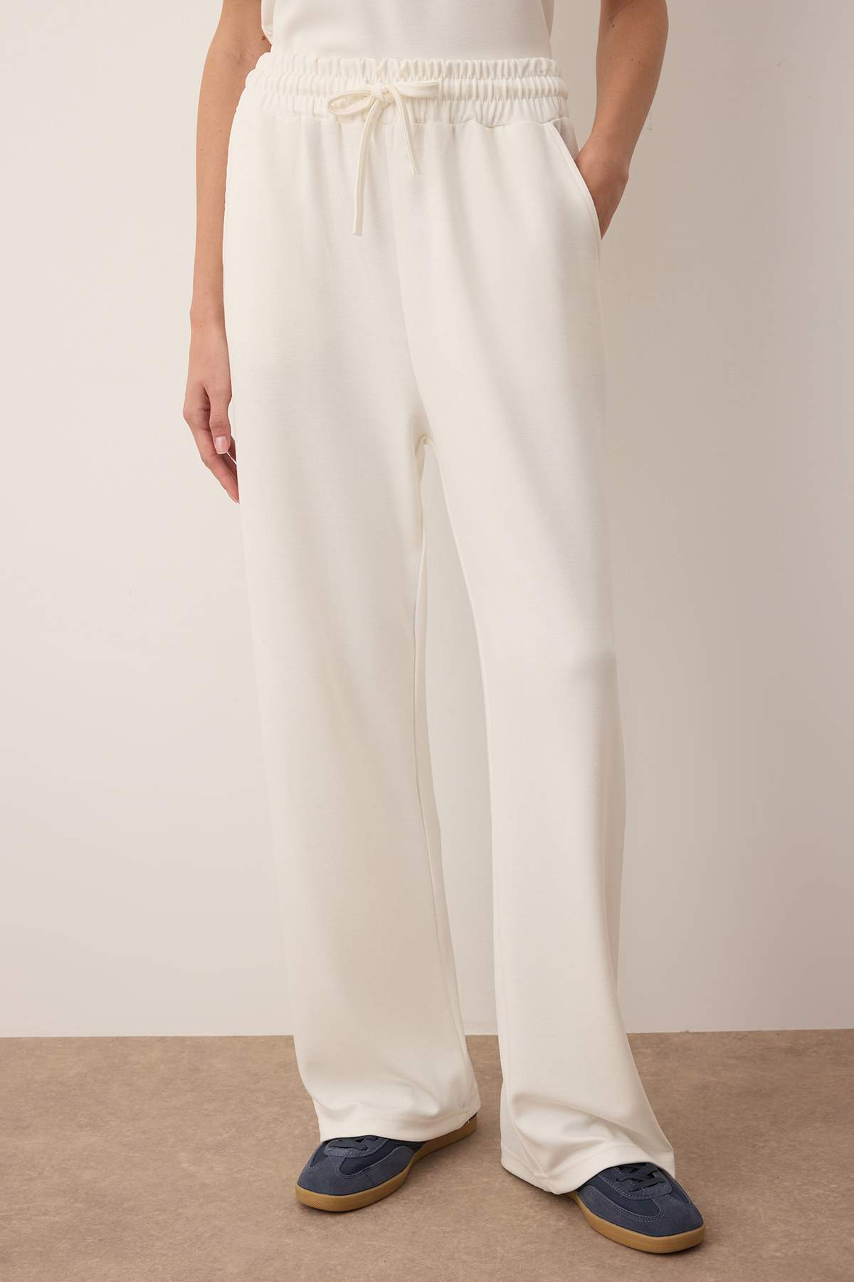 Trendyolmilla  Ekru Kısa Kol Bisiklet Yaka Relaxed/Rahat Kalıp Esnek Örme Alt - Üst Takım TWOAW26AU00084 - Görsel 3