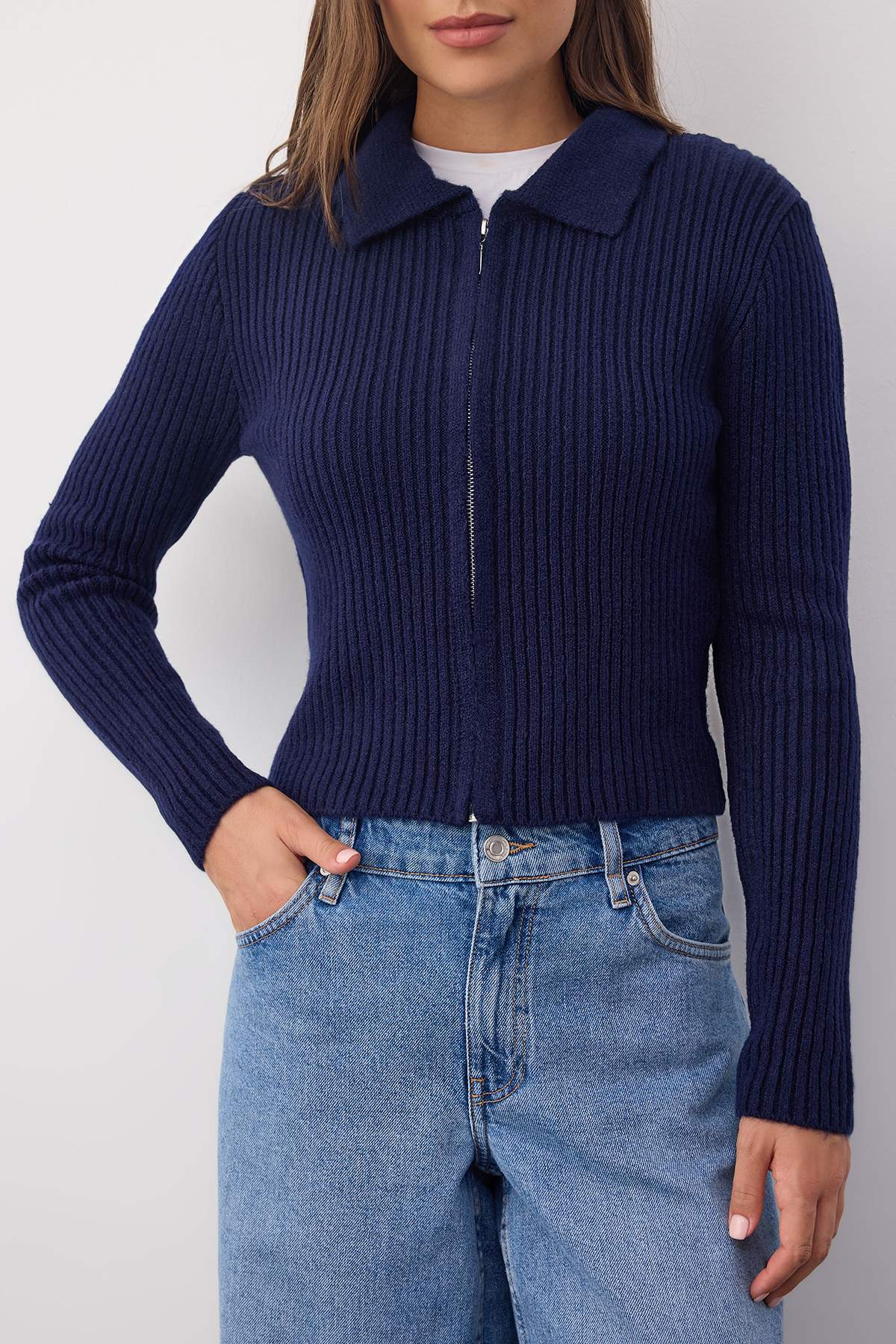 Trendyolmilla  Wardrobe Essentials Lacivert Yumuşak Dokulu Crop Fermuarlı Triko Hırka | TWOAW26HI00177 - Görsel 3