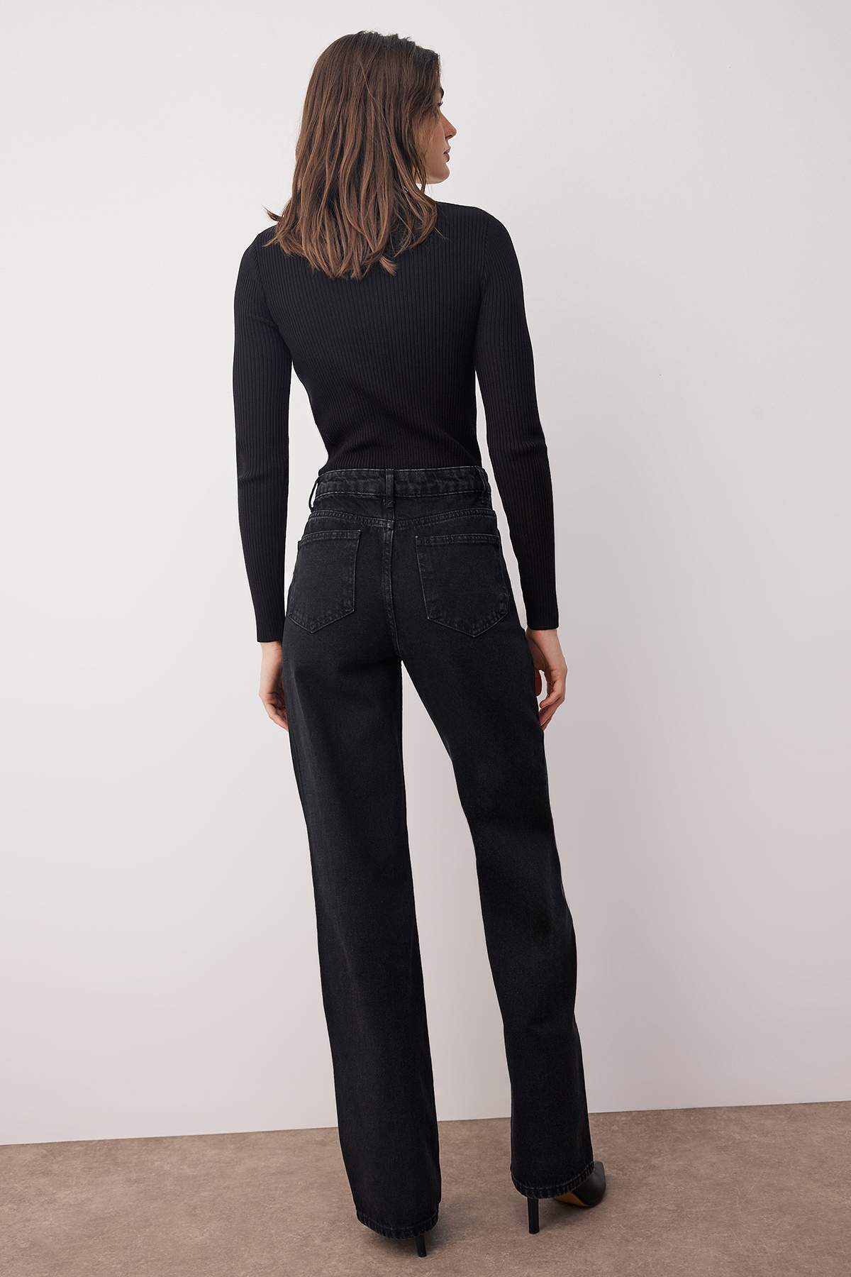 Trendyol Collection Fekete szeges részletes magas derekú széles szárú farmer TWOAW23JE00345