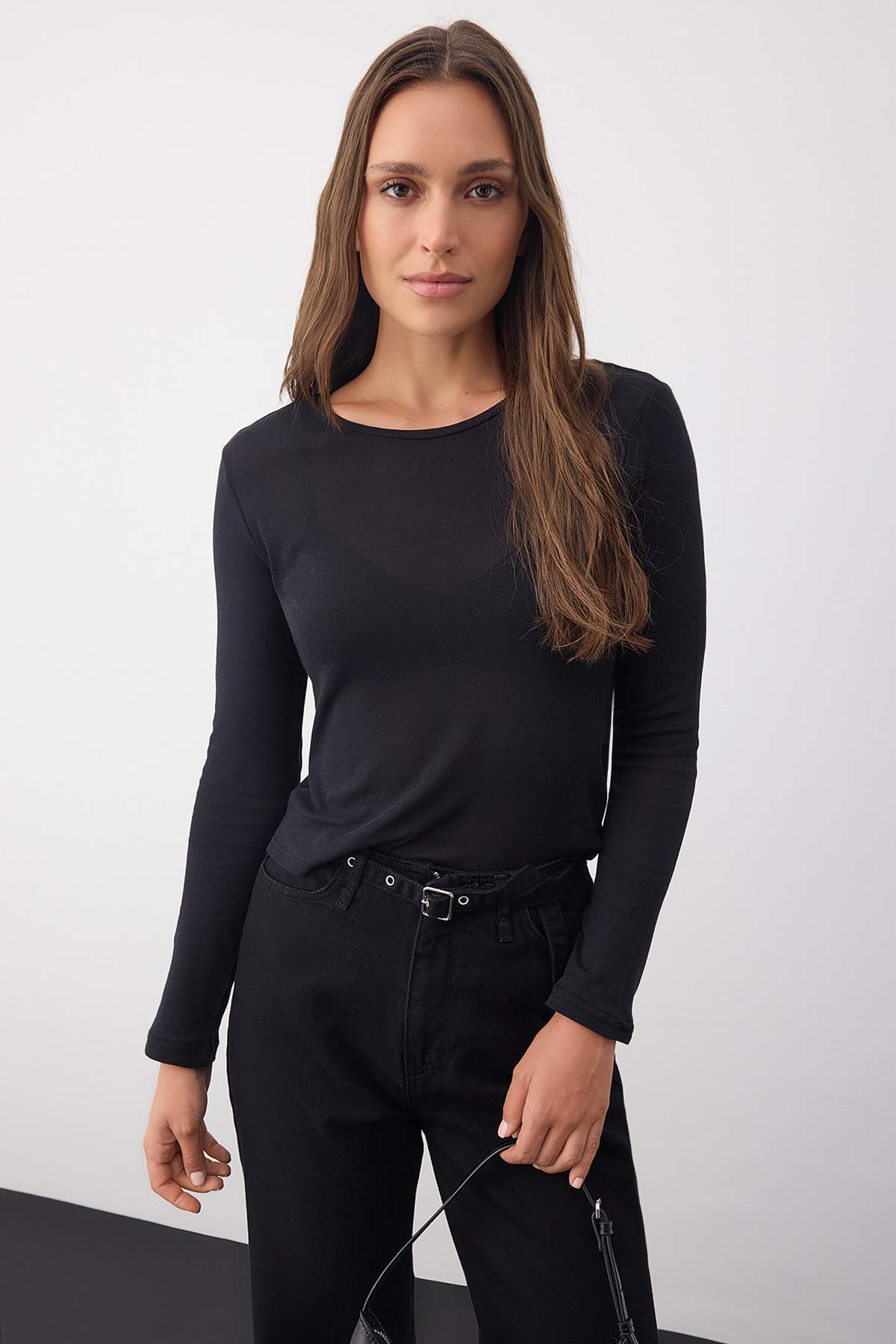 Trendyolmilla Wardrobe Essentials – Siyah Transparan Slim/Vücuda Oturan Örme Bluz | TWOAW26BZ00015