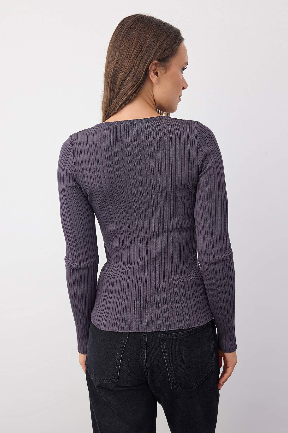 Trendyolmilla  Wardrobe Essentials Antrasit Fitted/Vücuda Oturan Fitilli Triko Kazak | TWOAW26KZ00083 - Görsel 4