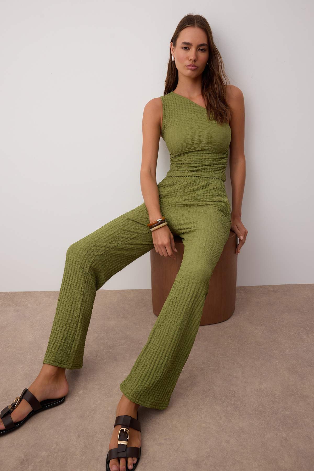 Trendyolmilla  Yeşil Dokulu Gofre Asimetrik Tek Kol Esnek Örme Alt - Üst Takım TWOSS25AU00129 - Görsel 2