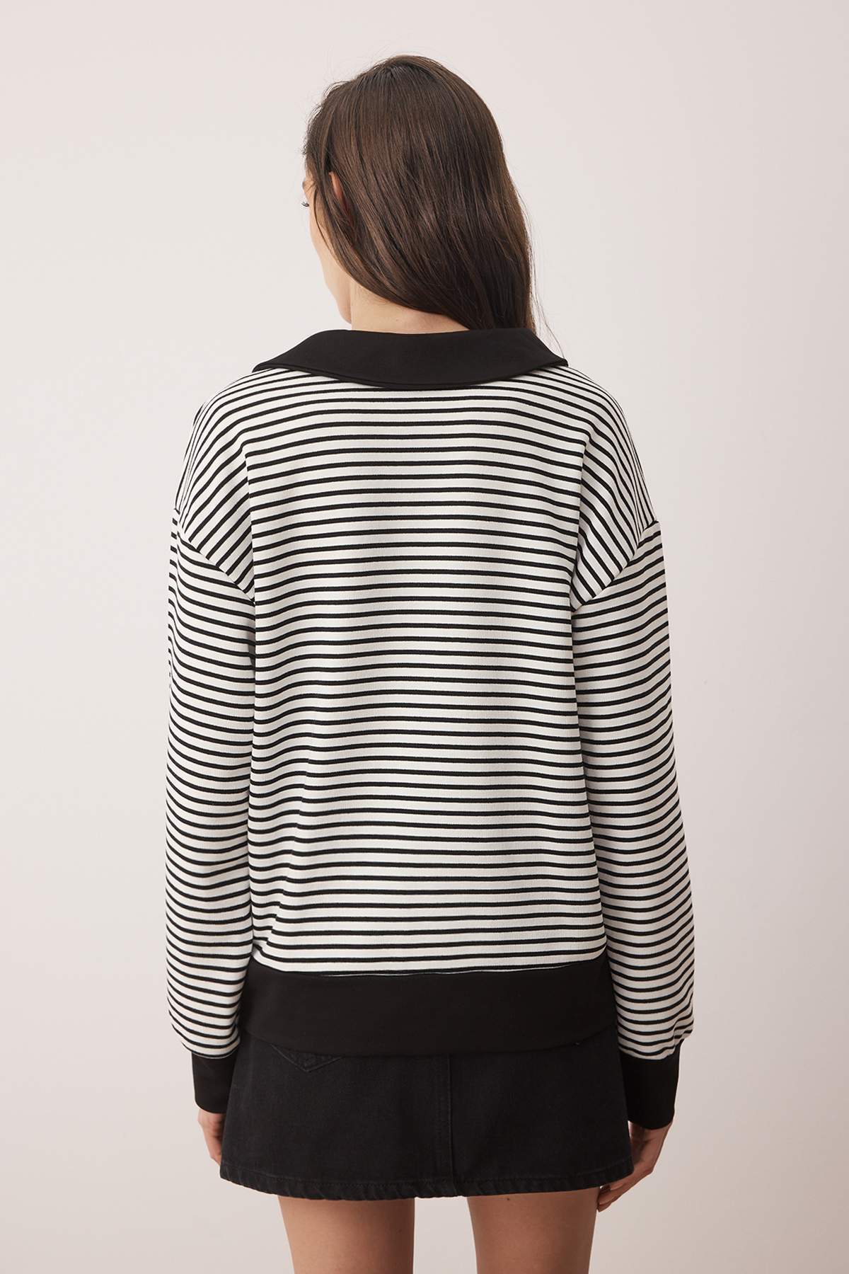 Trendyolmilla  Siyah Çizgili Kalp Nakışlı Regular/Normal Kalıp Örme Sweatshirt TWOAW26SW00003 - Görsel 8