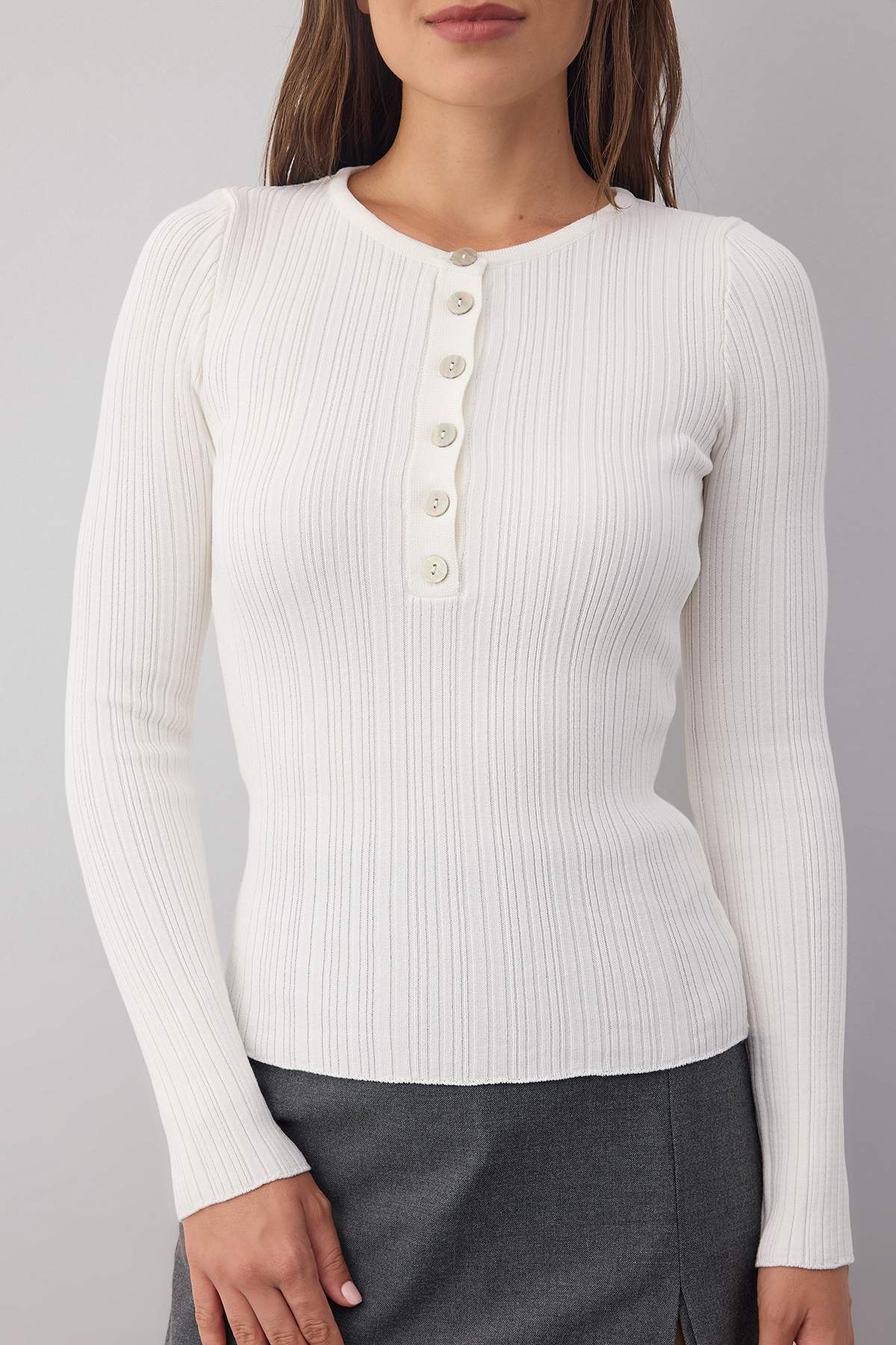 Trendyolmilla  Wardrobe Essentials Ekru Fitted/Vücuda Oturan Fitilli Triko Kazak | TWOAW26KZ00083 - Görsel 3