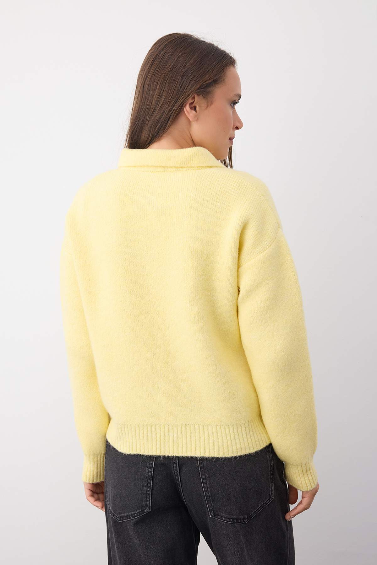 Trendyolmilla  Wardrobe Essentials Sarı Basic Geniş Kalıp Özel İplikli Triko Kazak | TWOAW26KZ00072 - Görsel 4