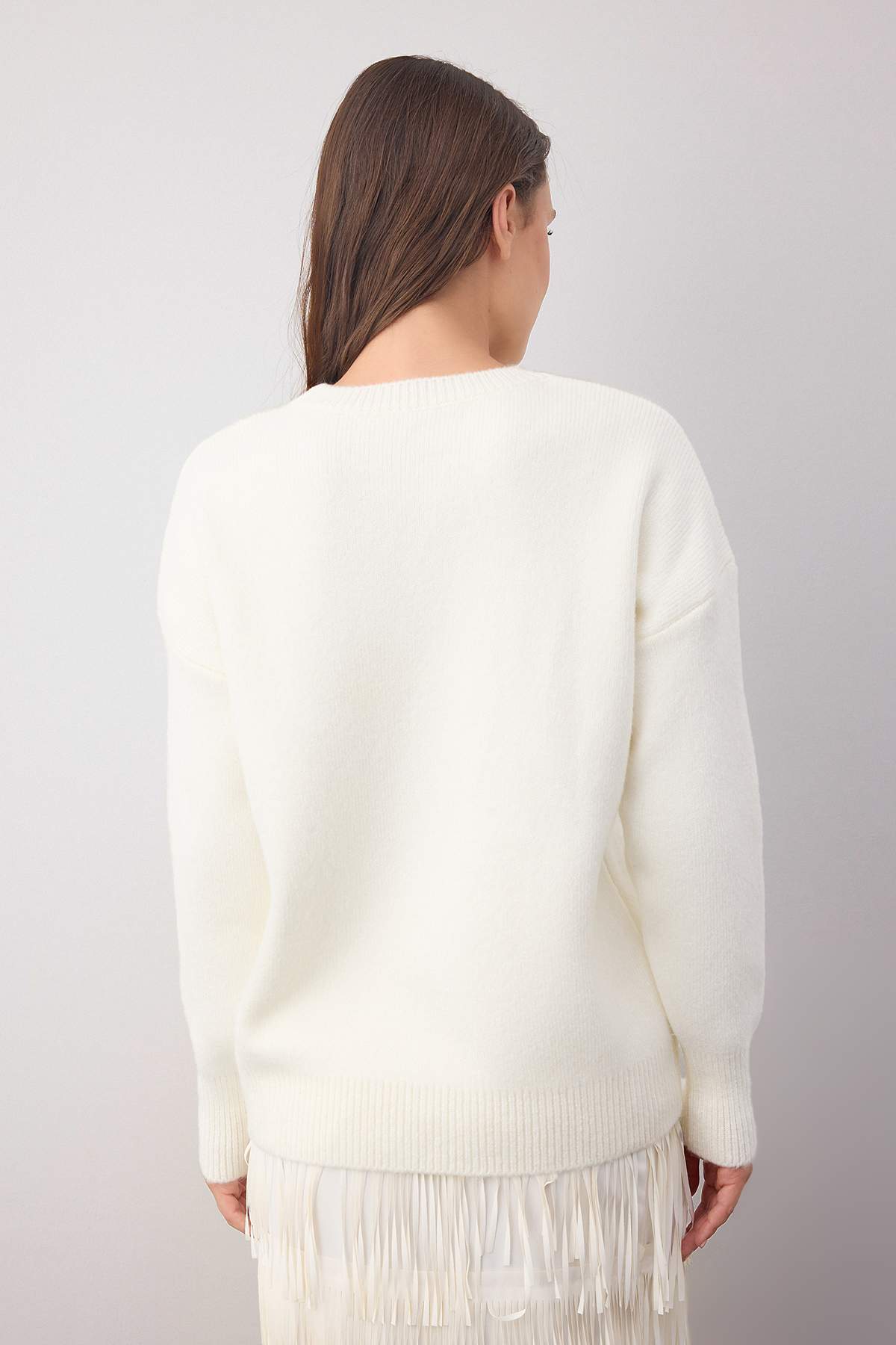 Trendyolmilla  Wardrobe Essentials Ekru Yünlü Premium İplik Basic Geniş Kalıp Triko Kazak | TWOAW26KZ00065 - Görsel 4