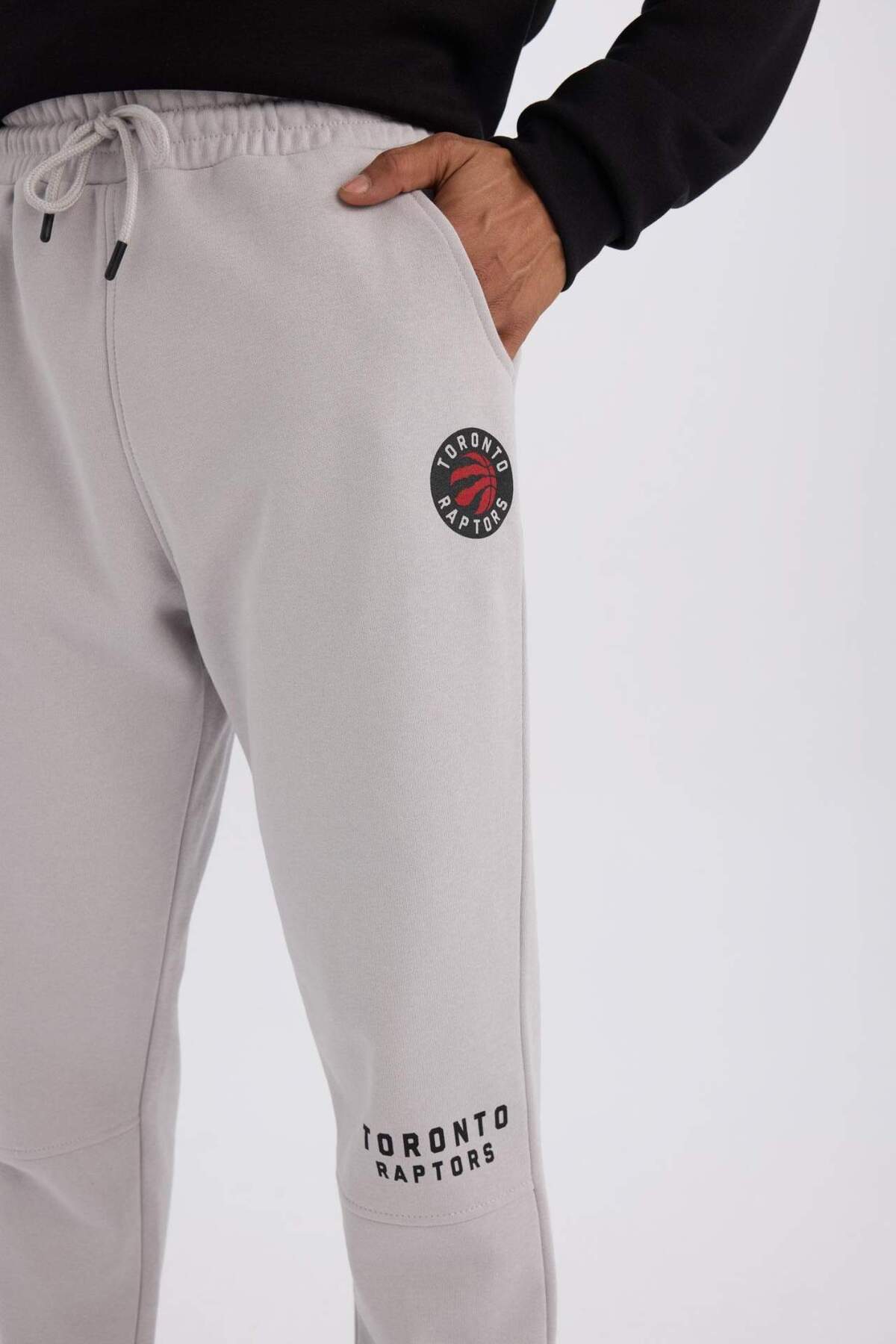 DeFacto-DeFactoFit NBA Toronto Raptors Χοντρό Jogger Φούτερ Παντελόνι Τυπική Εφαρμογή με Τσέπη με Δαντέλα στη μέση D6573AX25S 6