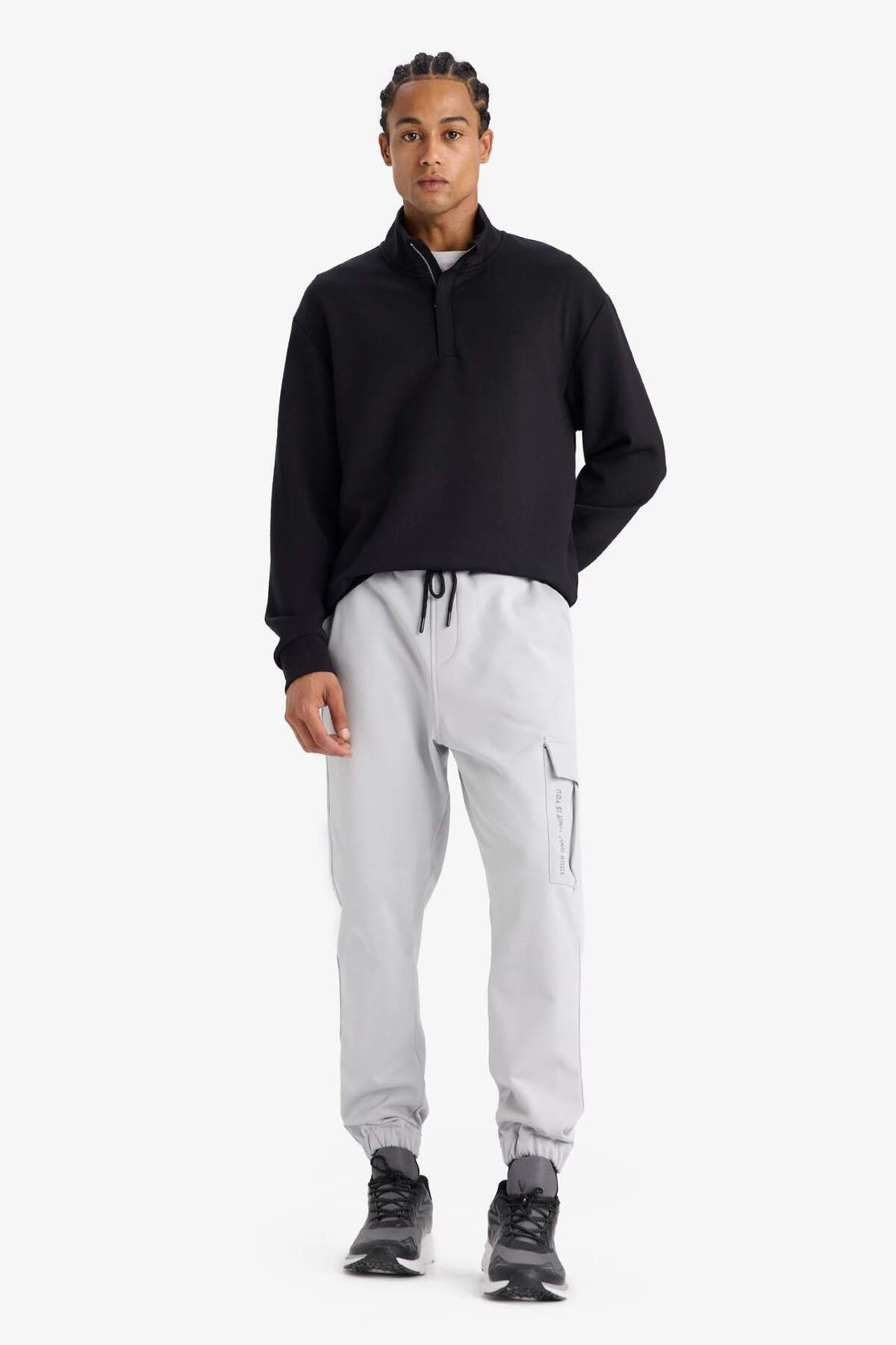 DeFacto-Defactofit Sports Jogger Sweatpants Standard Fit Three Pockets Lace-Up Waist Elastic Leg D3741Ax24Wn 3