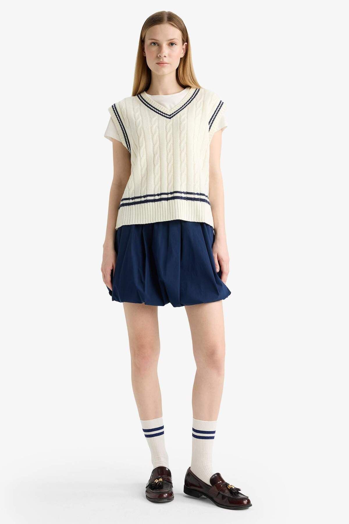DeFacto-Okul Coool Strickpullover mit normaler Passform und V-Ausschnitt und Haarstrickmuster D4686AX24AU 4