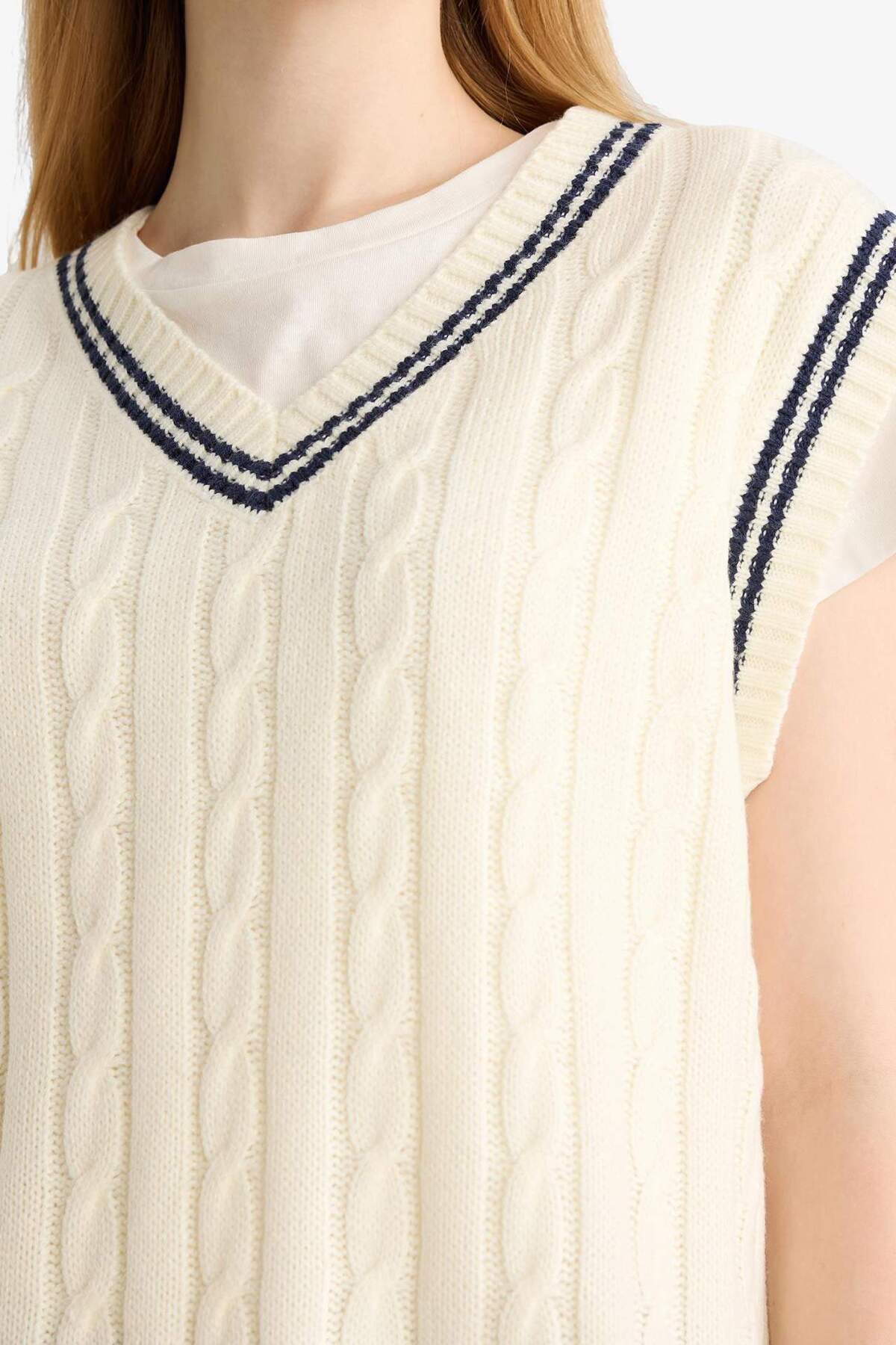 DeFacto-Okul Coool Strickpullover mit normaler Passform und V-Ausschnitt und Haarstrickmuster D4686AX24AU 7