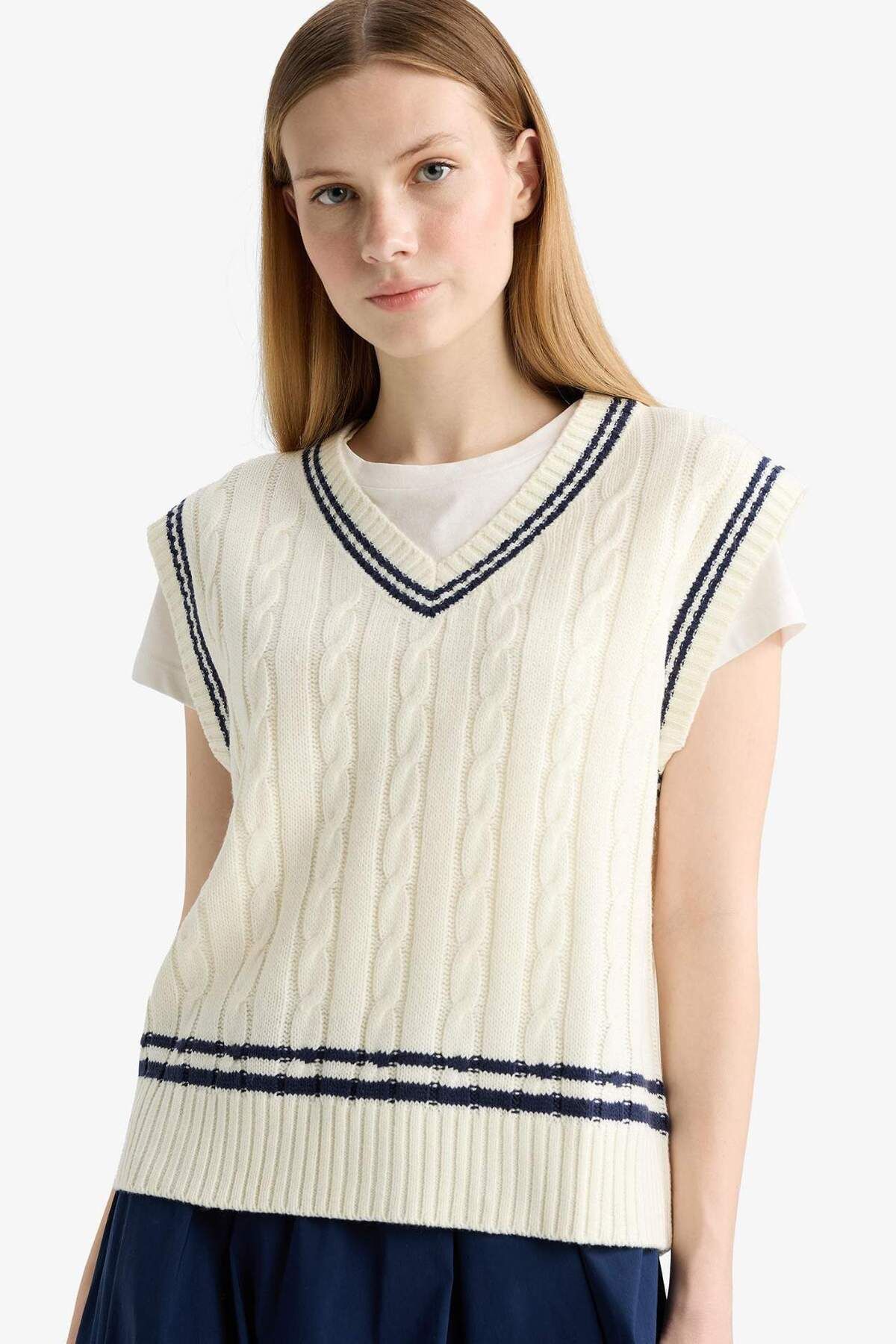 DeFacto-Okul Coool Strickpullover mit normaler Passform und V-Ausschnitt und Haarstrickmuster D4686AX24AU 3