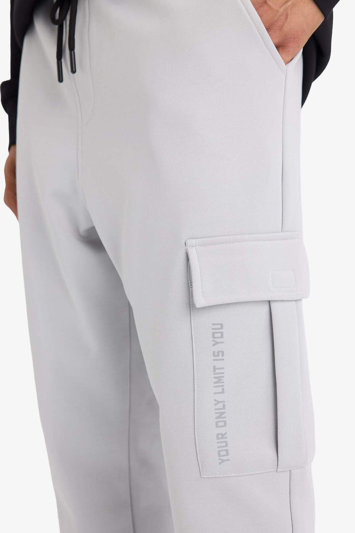 DeFacto-Defactofit Sports Jogger Sweatpants Standard Fit Three Pockets Lace-Up Waist Elastic Leg D3741Ax24Wn 5