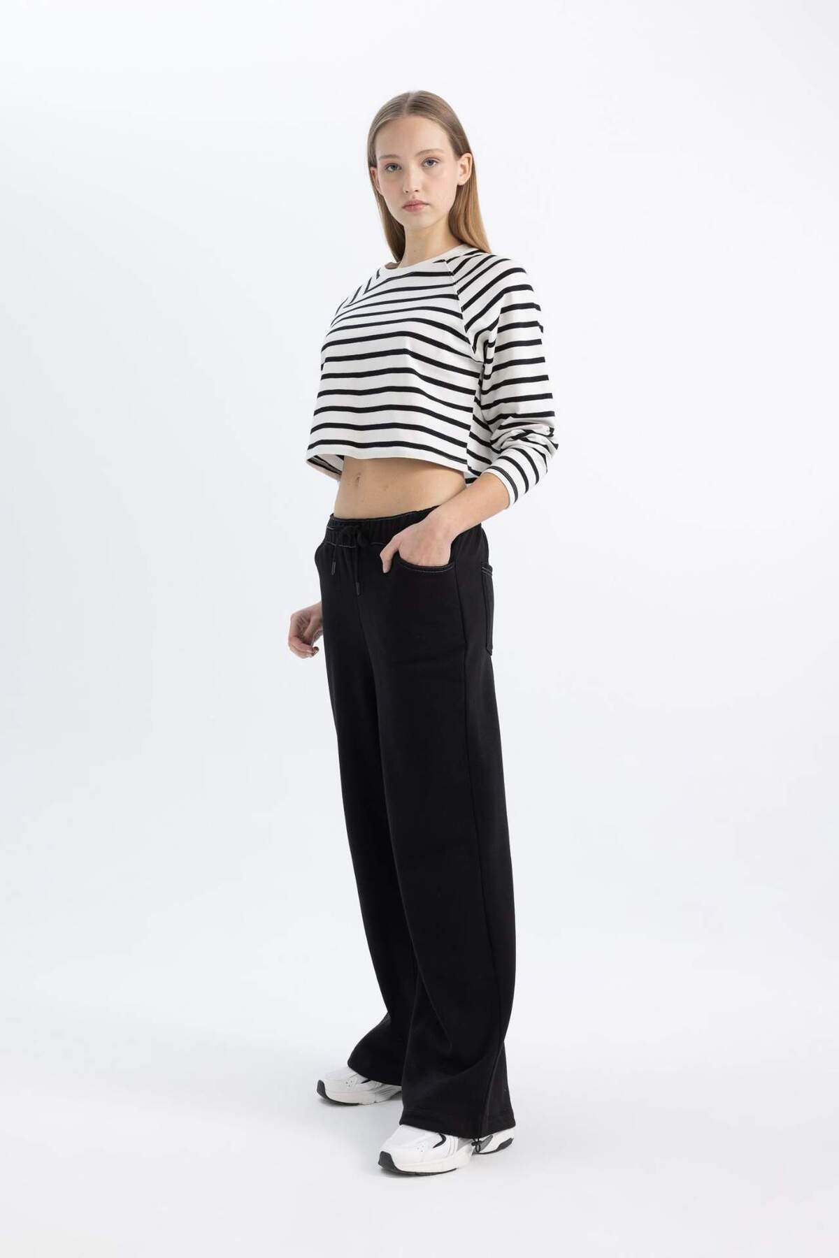 DeFacto-Coool Wide Leg Wide Loose Leg Thick Sweatpants Jogginghose mit elastischem Bund und Taschen C5414AX24SP 4