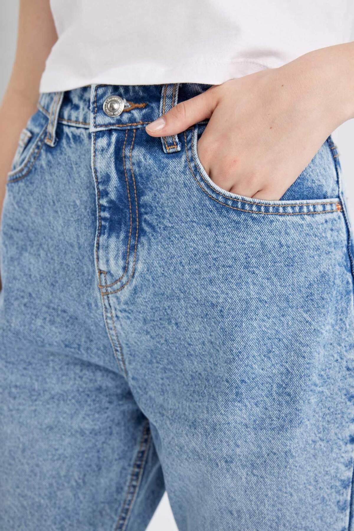 DeFacto-Lina Mom Fit High Waist Ankle Length Jeans Waschbare Hose C7618AX24WN 5