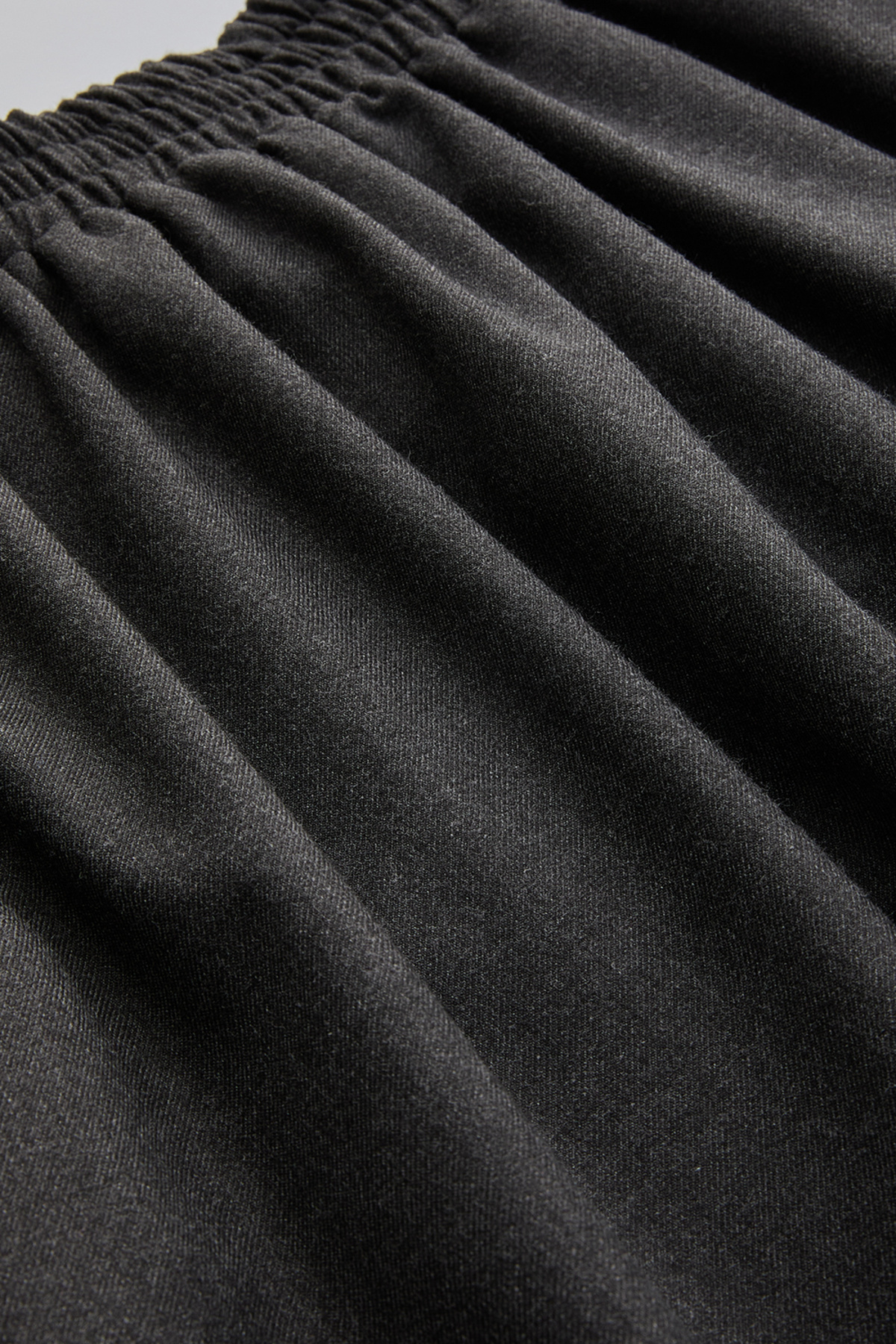 Exquise-Regular Midi Gray Skirt with Elastic Waist and Pockets 6