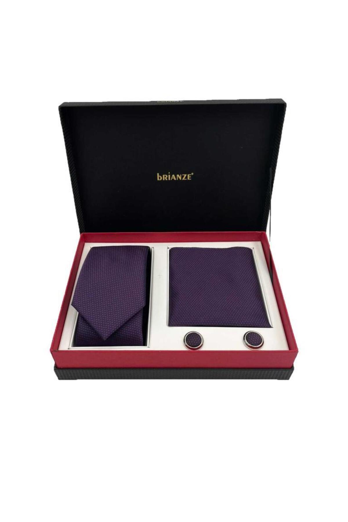  ست کراوات، دستمال جیبی و دکمه سرآستین به رنگ آلویی، در جعبه.