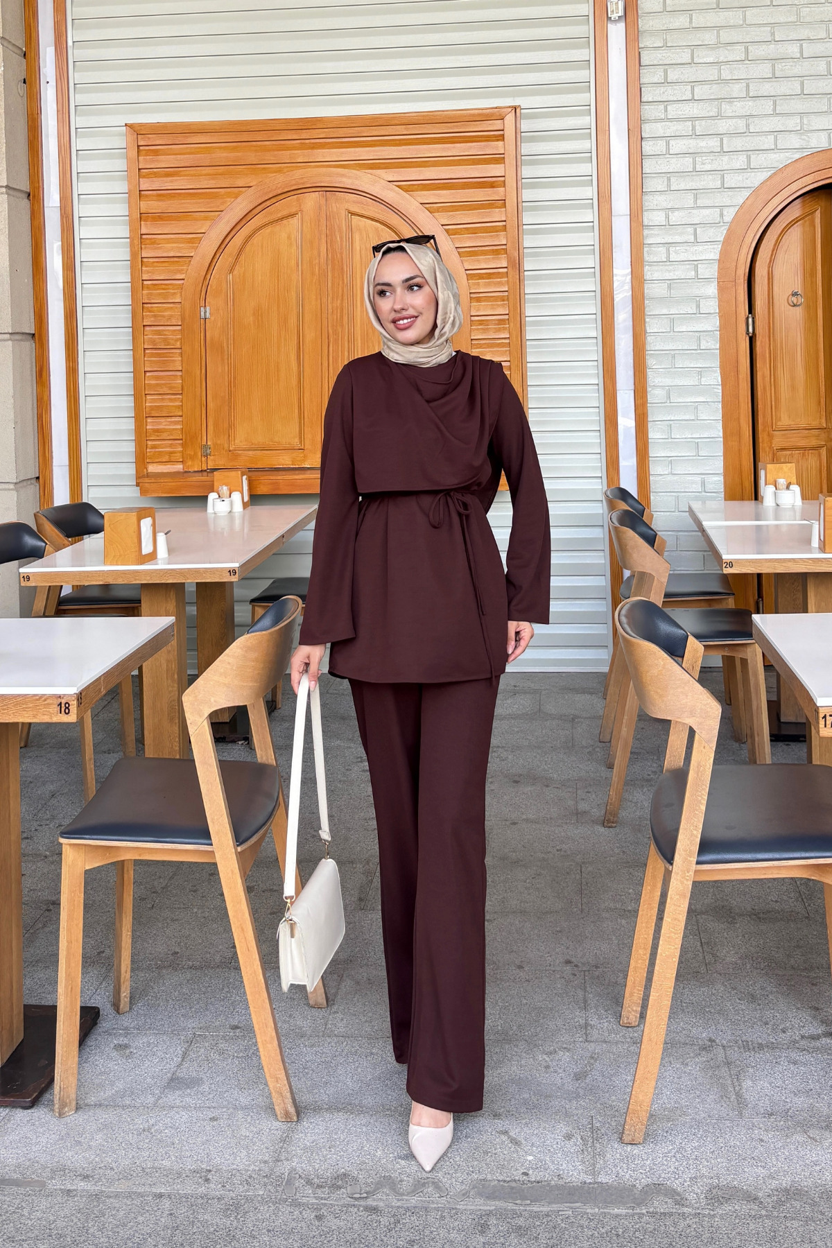 Tarzım Tuba  Önü Drapeli Loş Tesettür Kahve Takım - Görsel 3