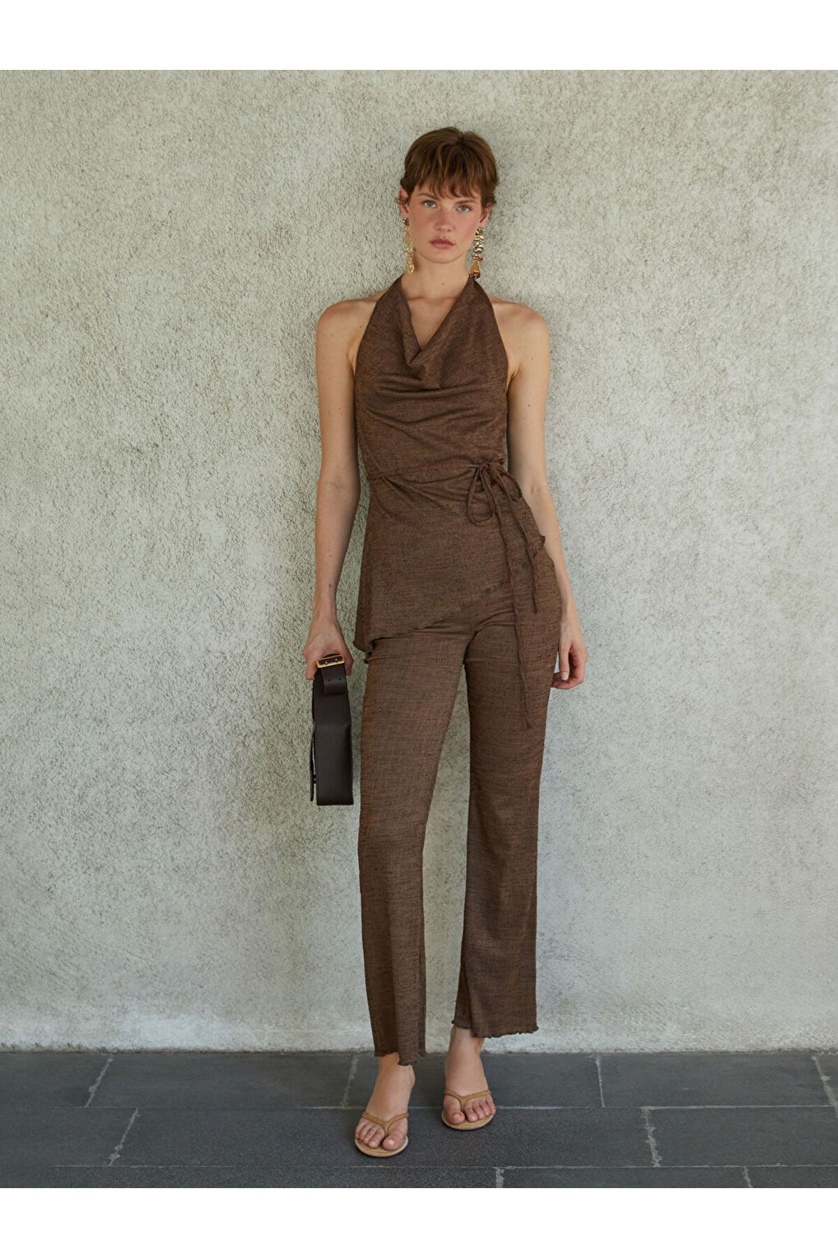 LC Waikiki-Create Your Style from Uzg Store |   Textured Women's Trousers with Elastic Waist 2