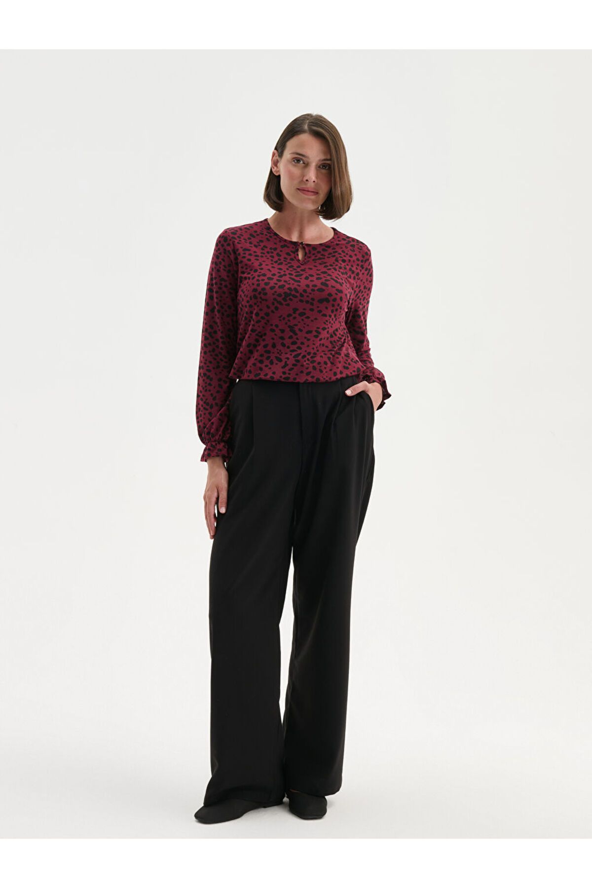 LC Waikiki-Create Your Style from Uzg Store |   Crew Neck Patterned Blouse 3