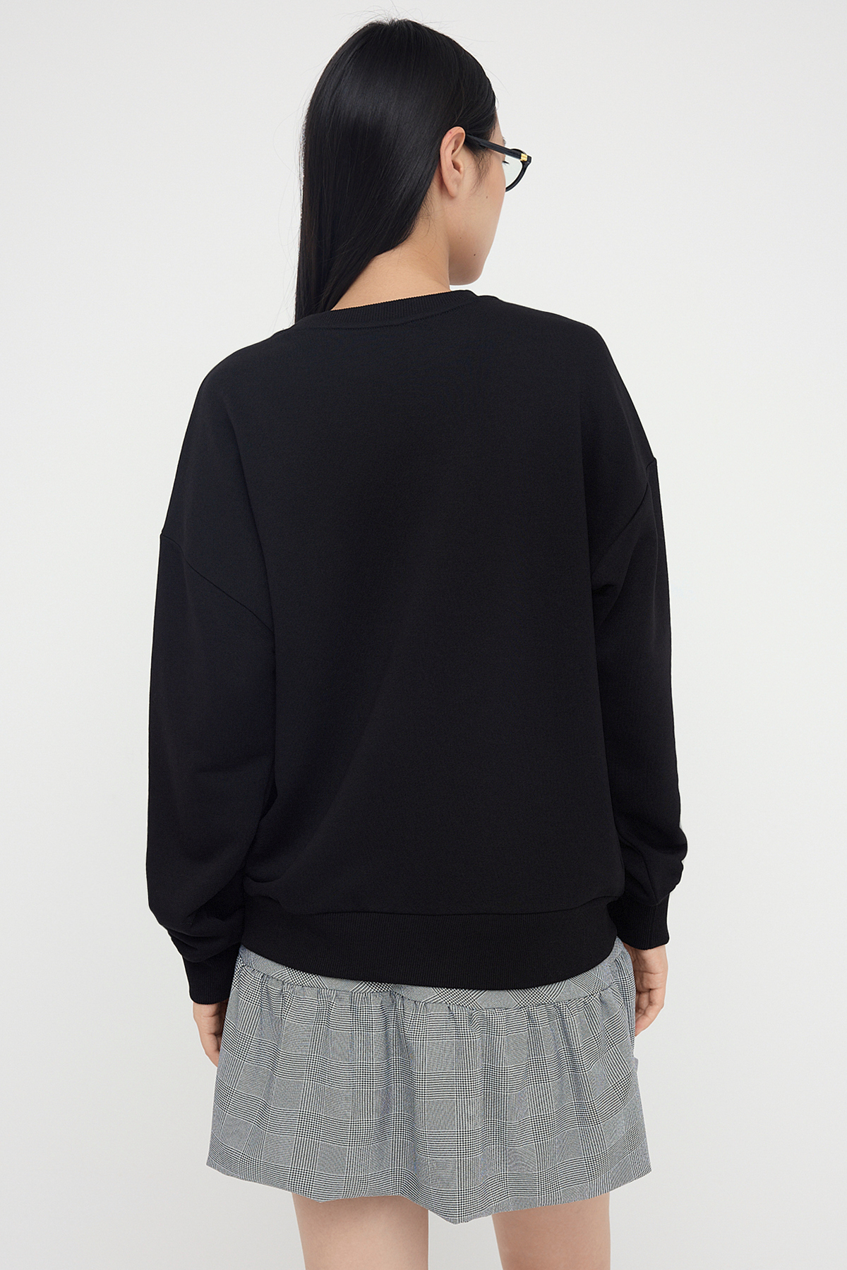 Trendyolmilla  Siyah Oversize/Bol Kesim Bisiklet Yaka Kalın Şardonsuz Örme Sweatshirt TWOAW26SW00029 - Görsel 5