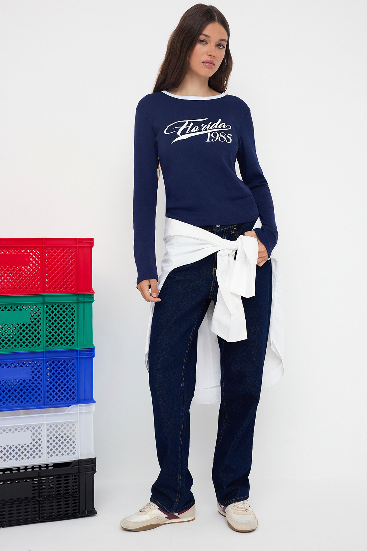 Trendyolmilla  Lacivert Slogan Baskılı Şerit Detaylı Vücuda Oturan Bisiklet Yaka Esnek Örme T-Shirt TWOAW26TS00015 - Görsel 2