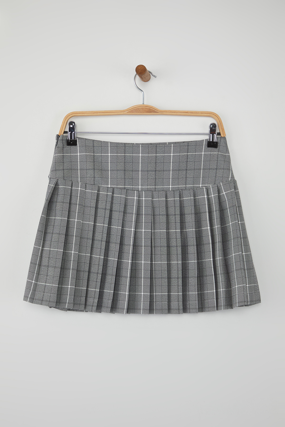 Trendyolmilla  Teen Gri Ekoseli Deri Kemer Detaylı Piliseli Mini Etek TWOAW26ET00038 - Görsel 5