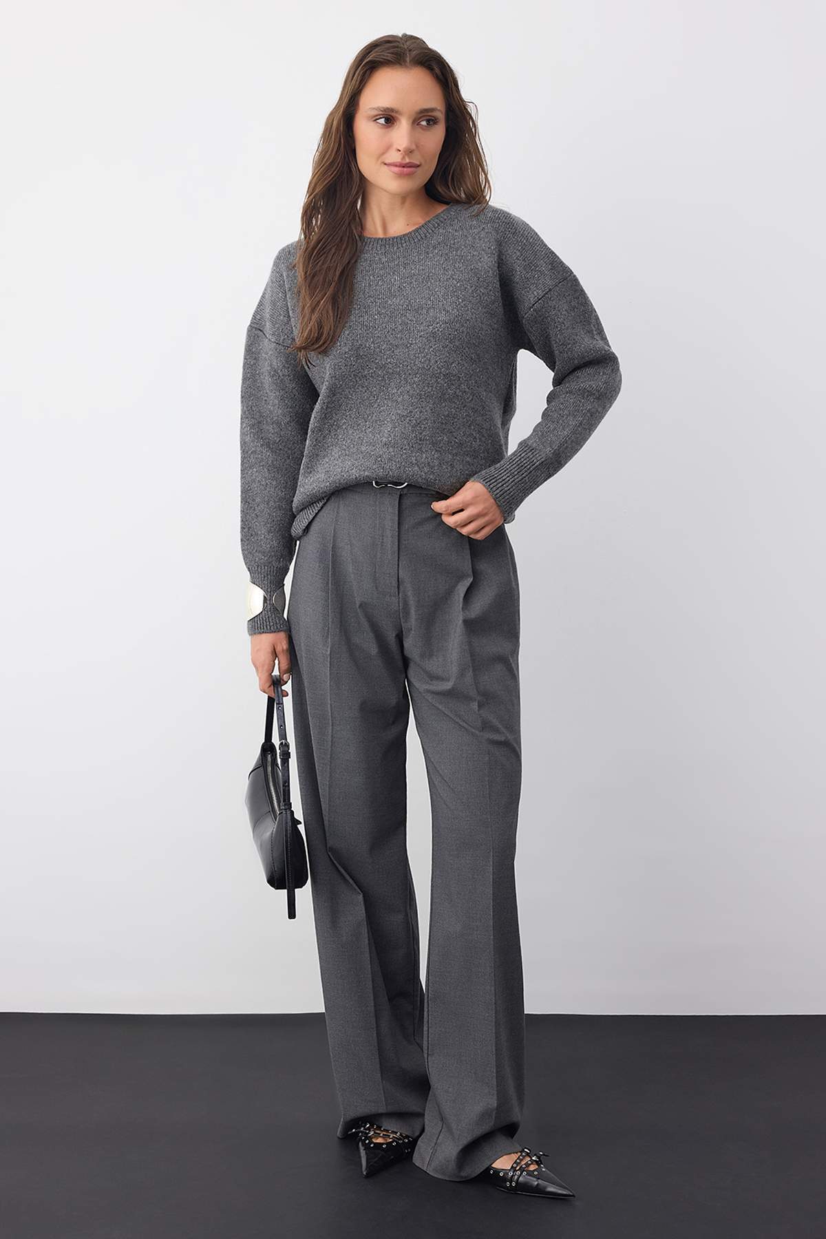 Trendyolmilla  Wardrobe Essentials Antrasit Yünlü Premium İplik Basic Geniş Kalıp Triko Kazak | TWOAW26KZ00065 - Görsel 2