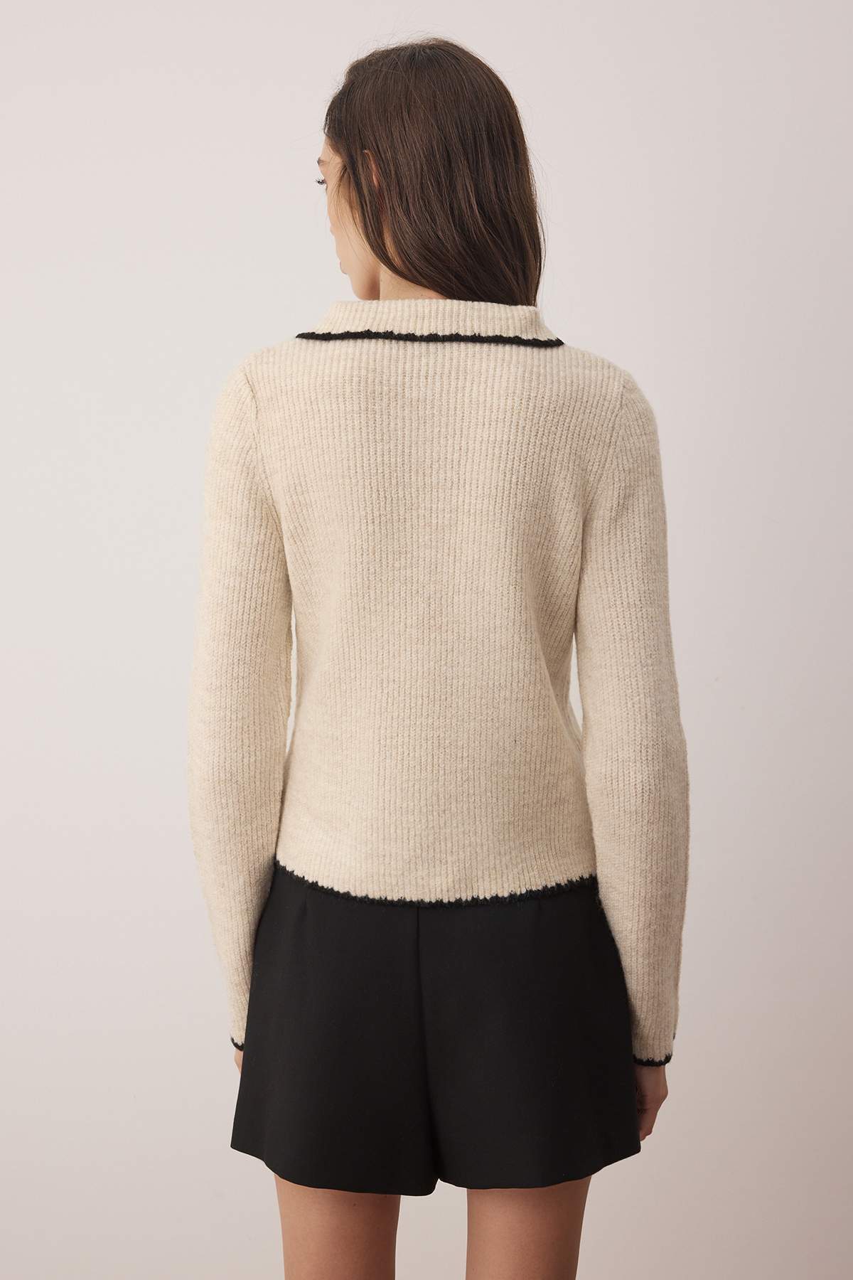 Trendyolmilla  Taş Polo Yaka Düğme Kaplamalı Nakışlı Triko Hırka TWOAW26HI00168 - Görsel 4