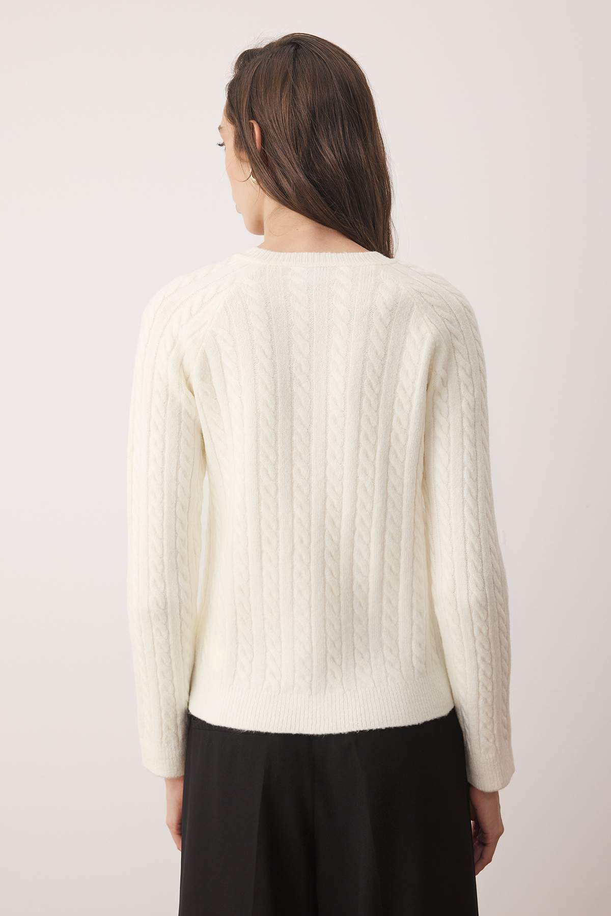 Trendyol Collection Светр на ґудзиках з м'якою текстурованою стрічкою на ґудзиках екрю TWOAW26HI00167