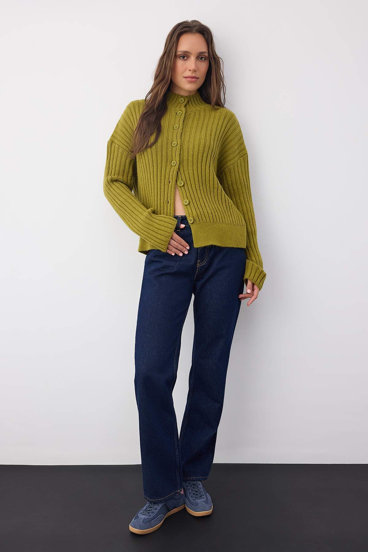 Trendyolmilla  Wardrobe Essentials Yağ Yeşili Geniş Kalıp Fitilli Yumuşak Dokulu Triko Hırka | TWOAW26HI00091 - Görsel 2