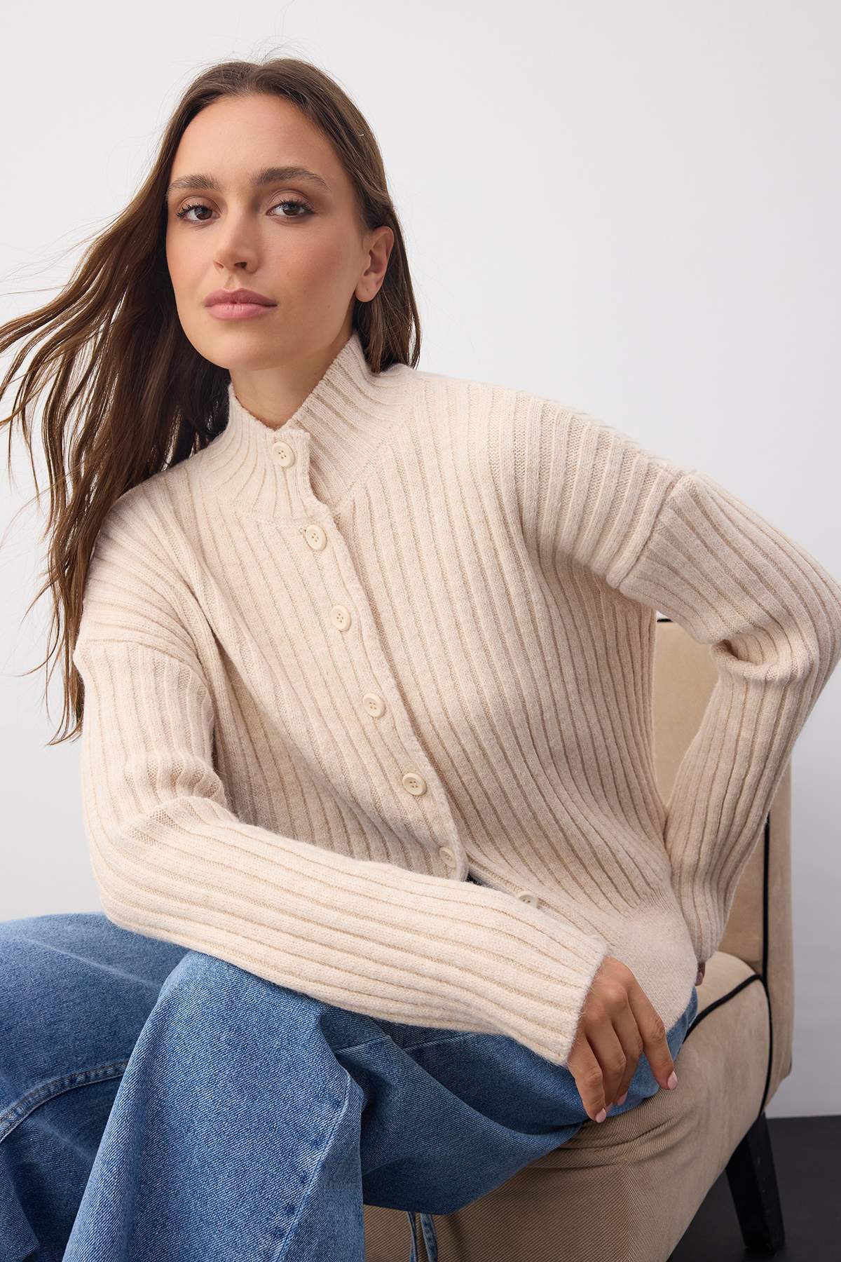 Trendyolmilla Wardrobe Essentials Taş Dik Yaka Geniş Kalıp Fitilli Yumuşak Dokulu Triko Hırka | TWOAW26HI00091