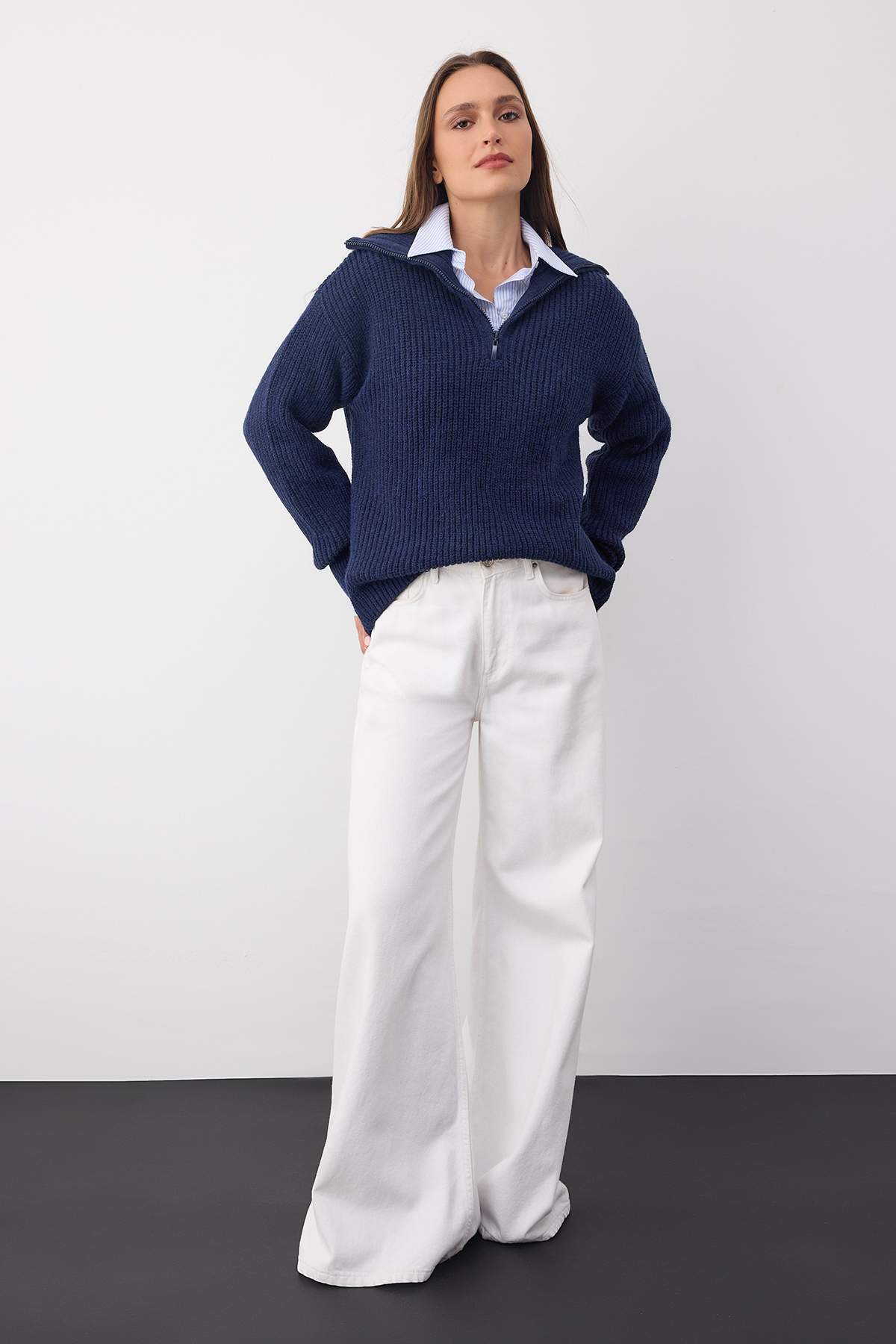 Trendyolmilla  Wardrobe Essentials Lacivert Yumuşak Dokulu Triko Kazak | TWOAW26KZ00180 - Görsel 2