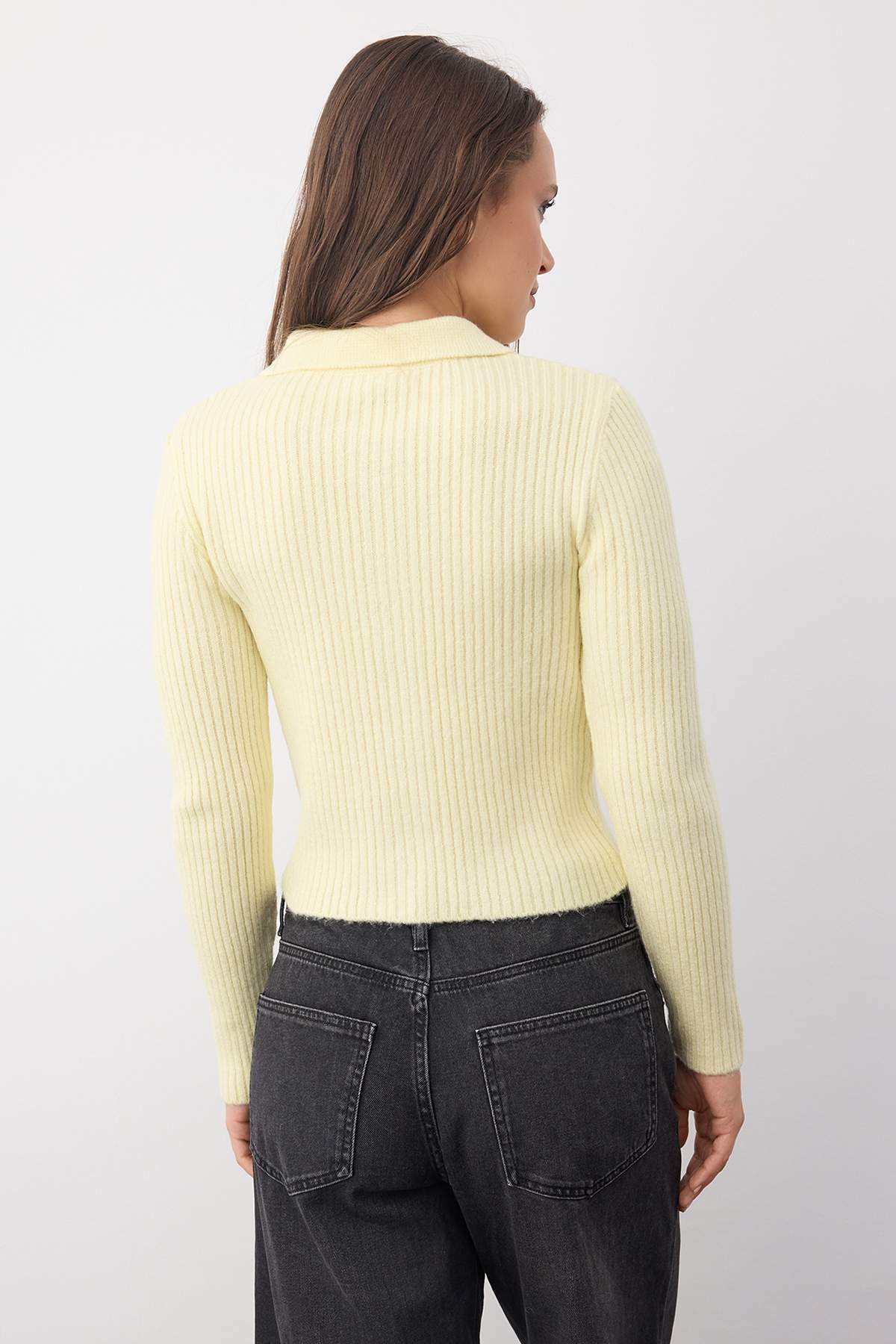 Trendyolmilla  Wardrobe Essentials Sarı Yumuşak Dokulu Crop Fermuarlı Triko Hırka | TWOAW26HI00177 - Görsel 4