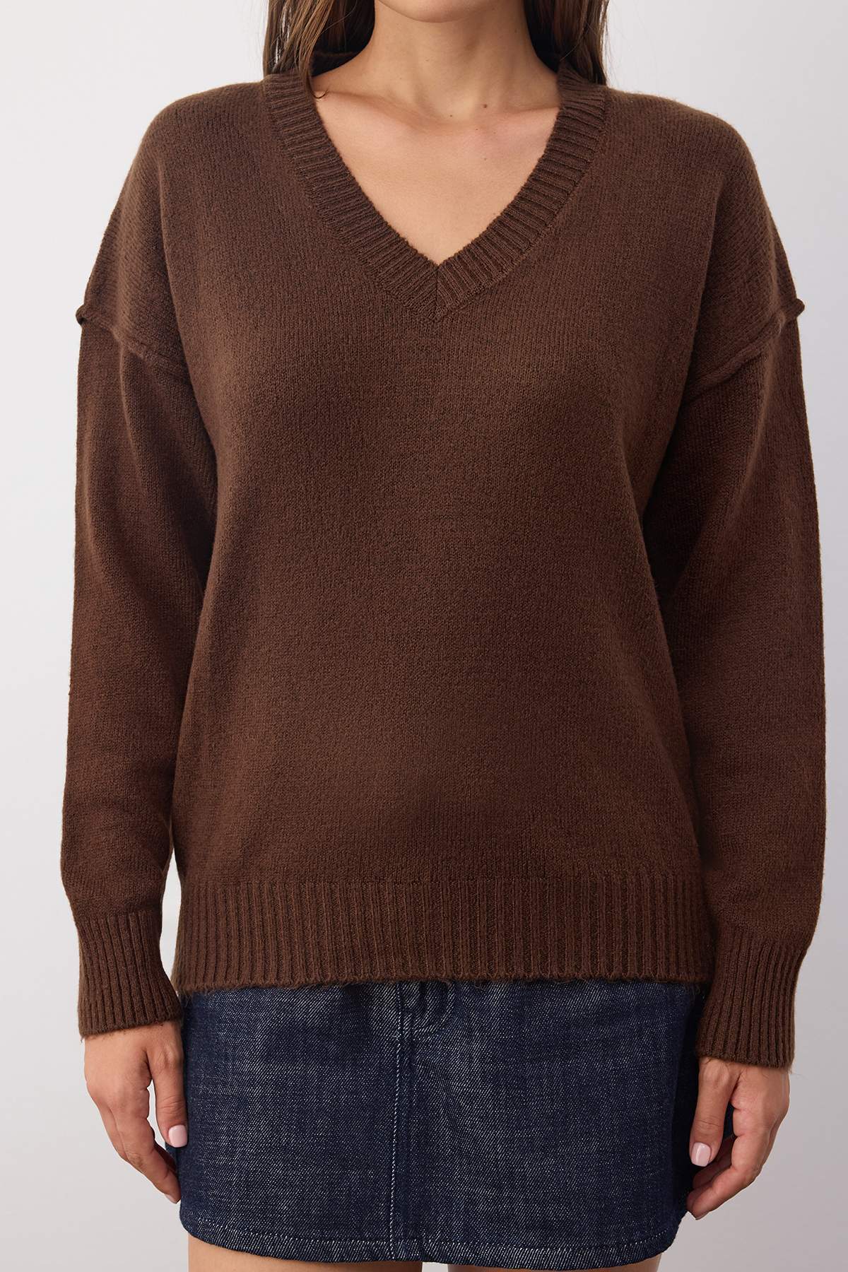 Trendyolmilla  Wardrobe Essentials Kahverengi Yünlü Premium İplikBasic Geniş Kalıp Triko Kazak | TWOAW26KZ00068 - Görsel 3