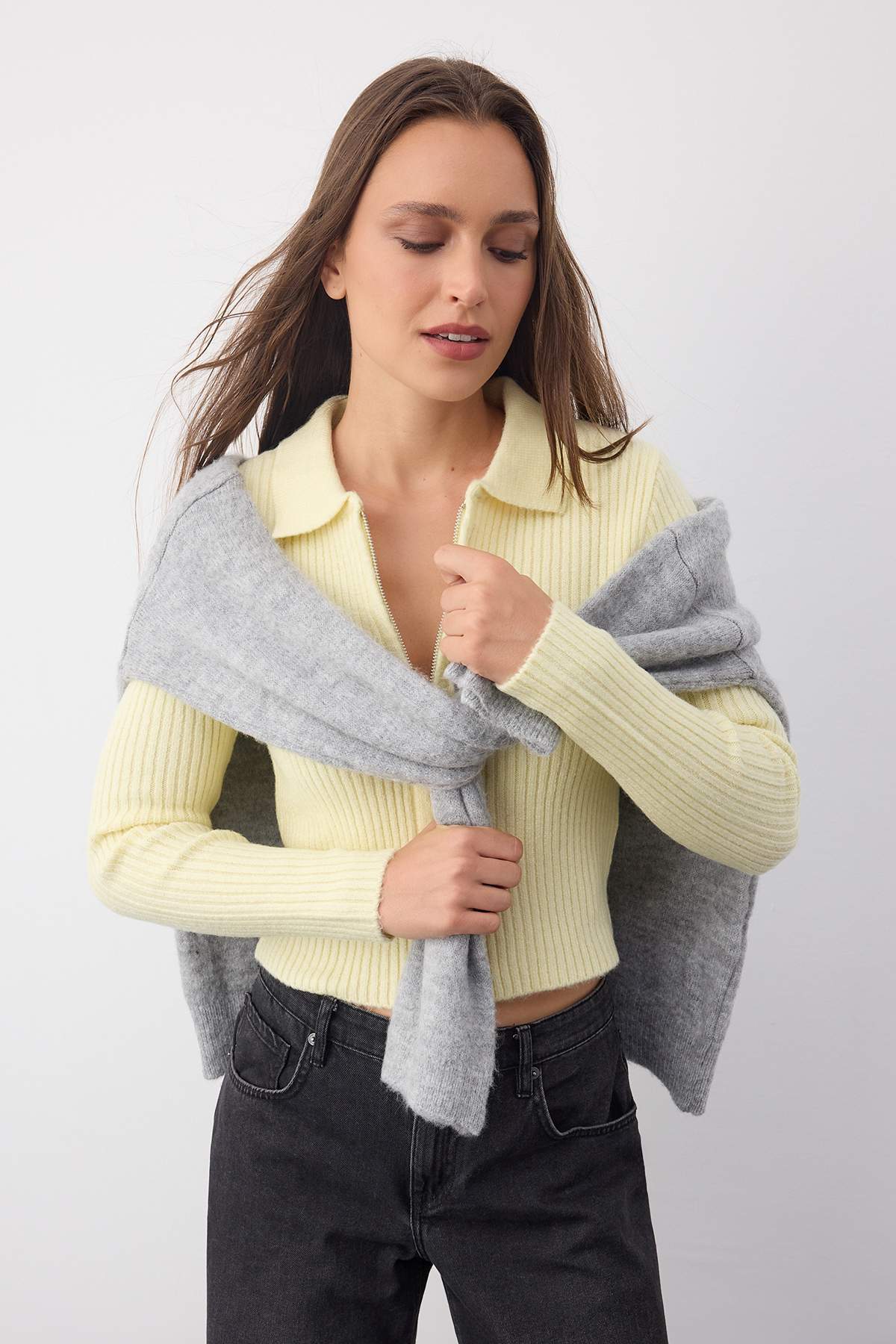 Trendyolmilla  Wardrobe Essentials Sarı Yumuşak Dokulu Crop Fermuarlı Triko Hırka | TWOAW26HI00177