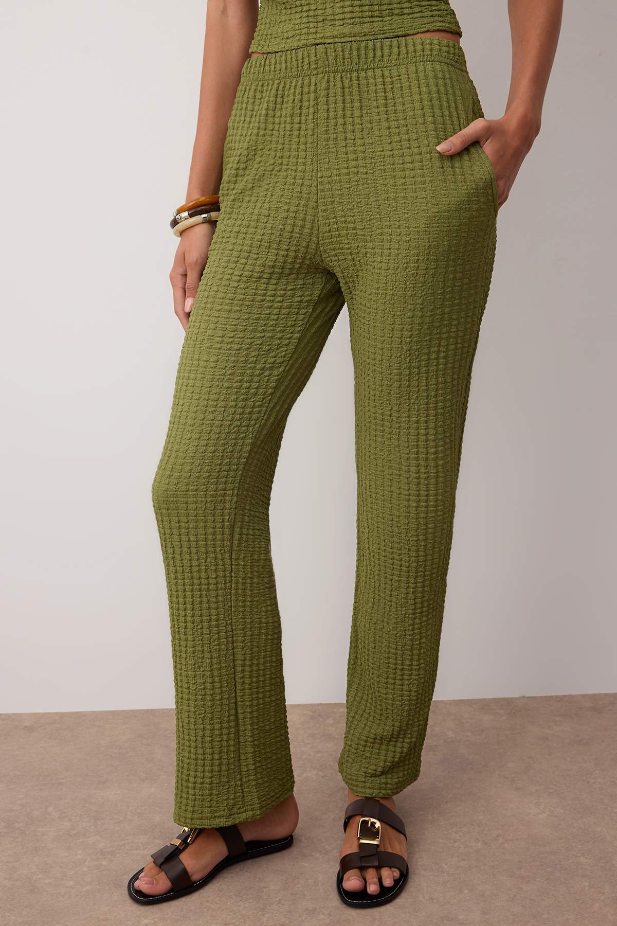 Trendyolmilla  Yeşil Dokulu Gofre Asimetrik Tek Kol Esnek Örme Alt - Üst Takım TWOSS25AU00129 - Görsel 3