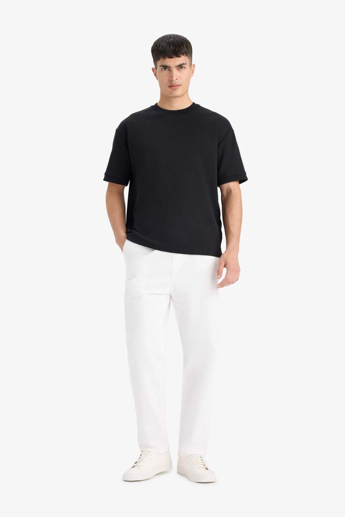 DeFacto-Koszulka T-shirt oversize z szerokim dekoltem w serek, prosta, prosta, z krótkim rękawem, z grubego materiału, w kolorze czarnym B6494AX25SP 2